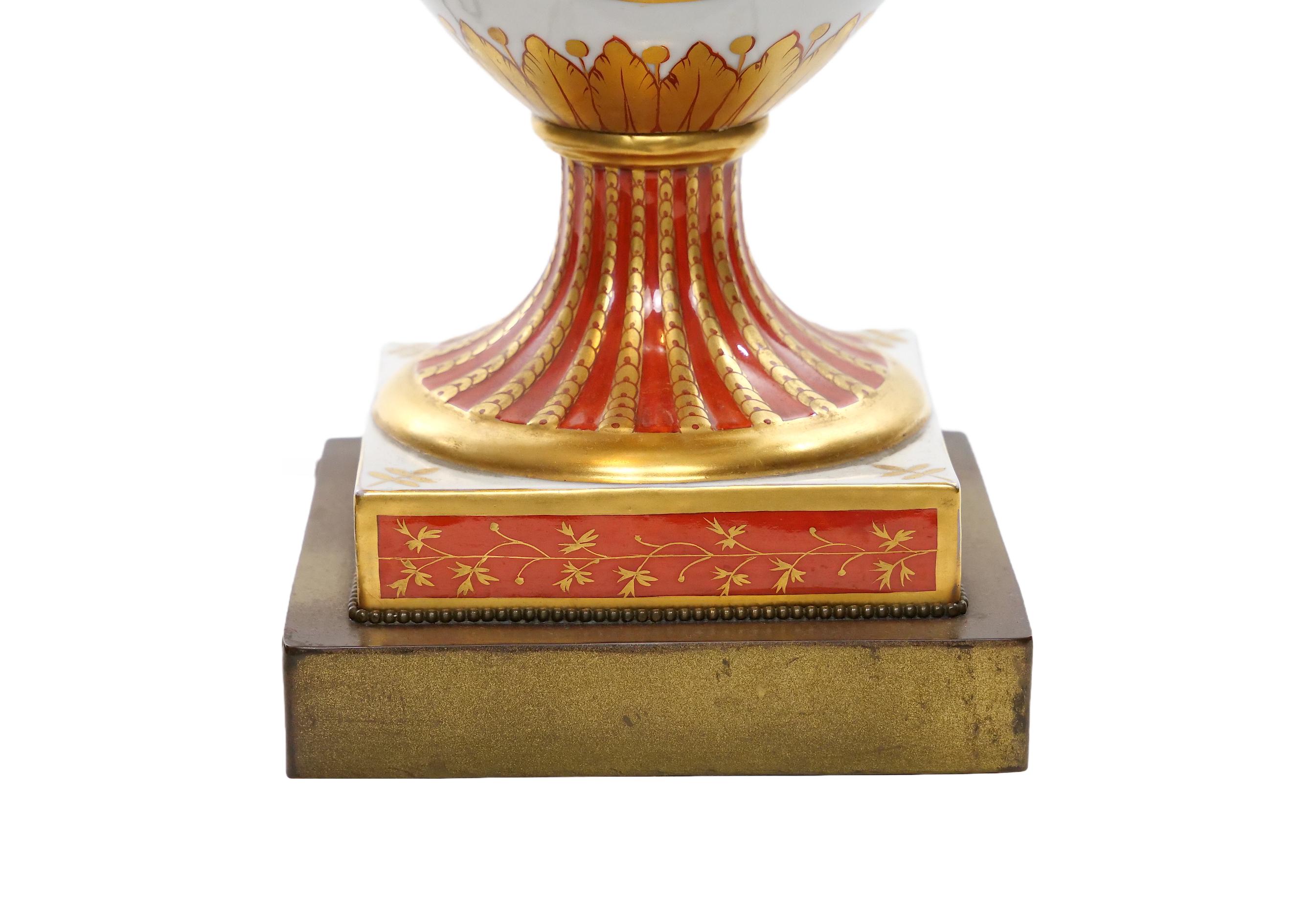 Paar französische Porzellan-/Dore-Bronze-Tischlampen im Louis-XVI.-Stil im Angebot 4