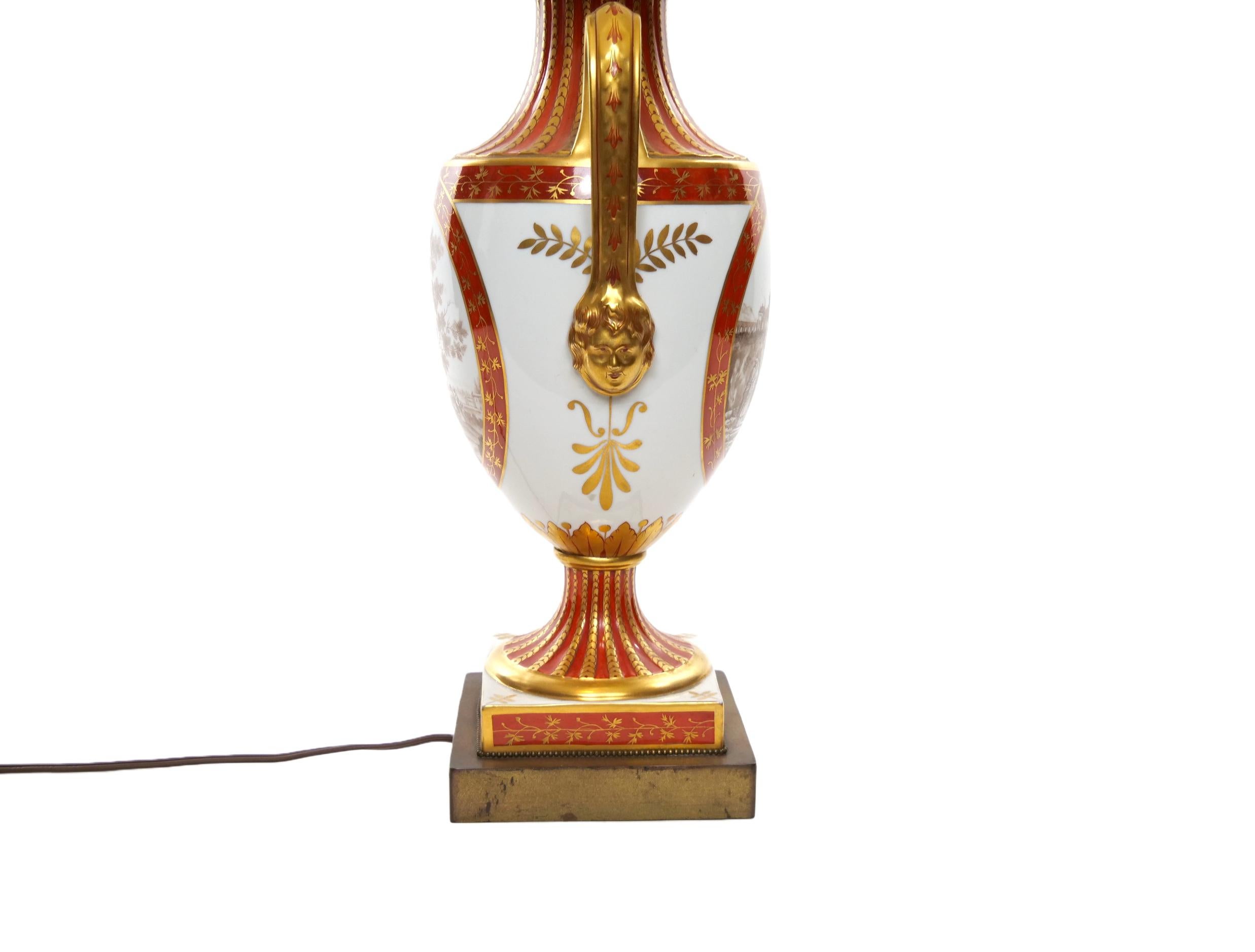 Paar französische Porzellan-/Dore-Bronze-Tischlampen im Louis-XVI.-Stil im Angebot 8