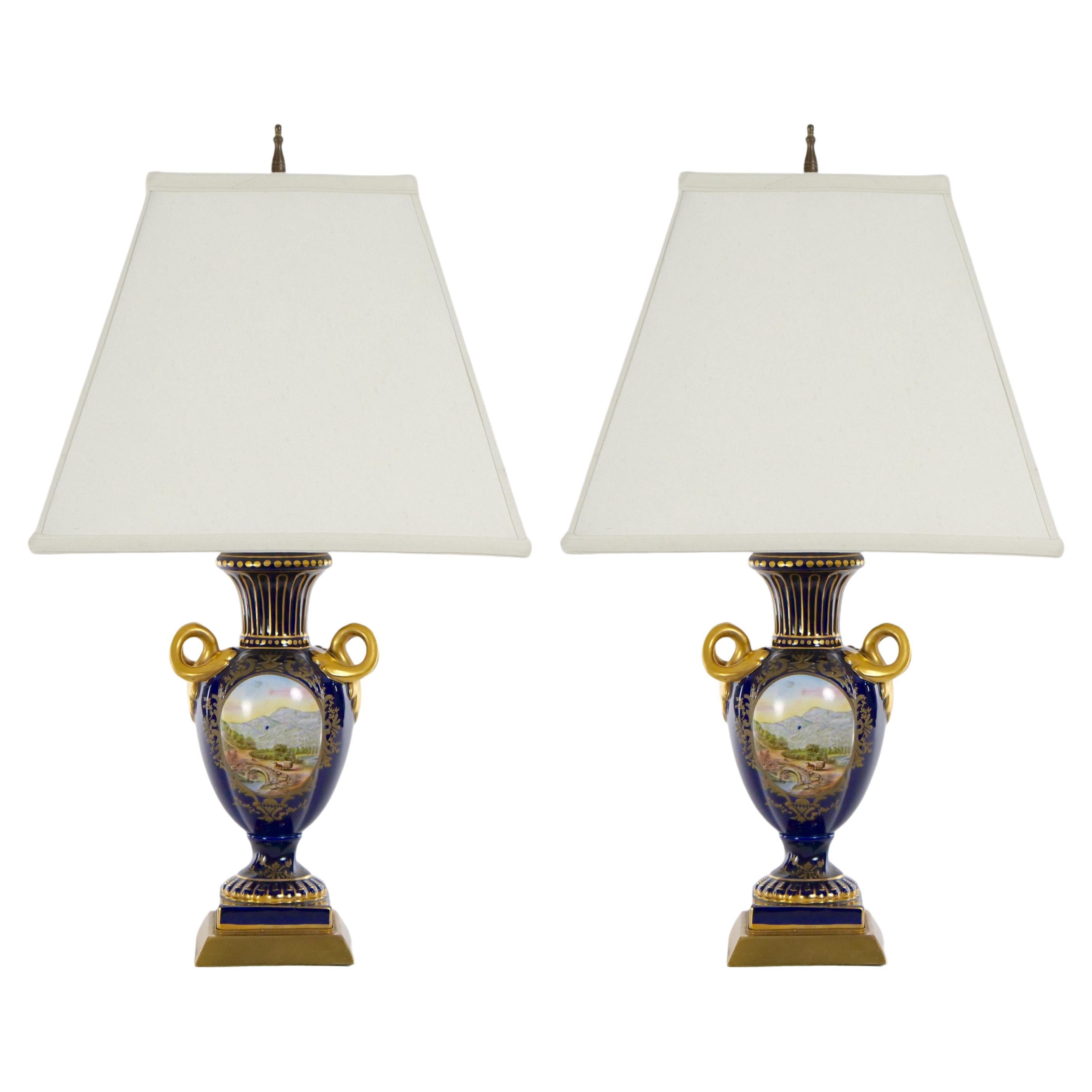 Paire de lampes de table en porcelaine française de style Louis XVI