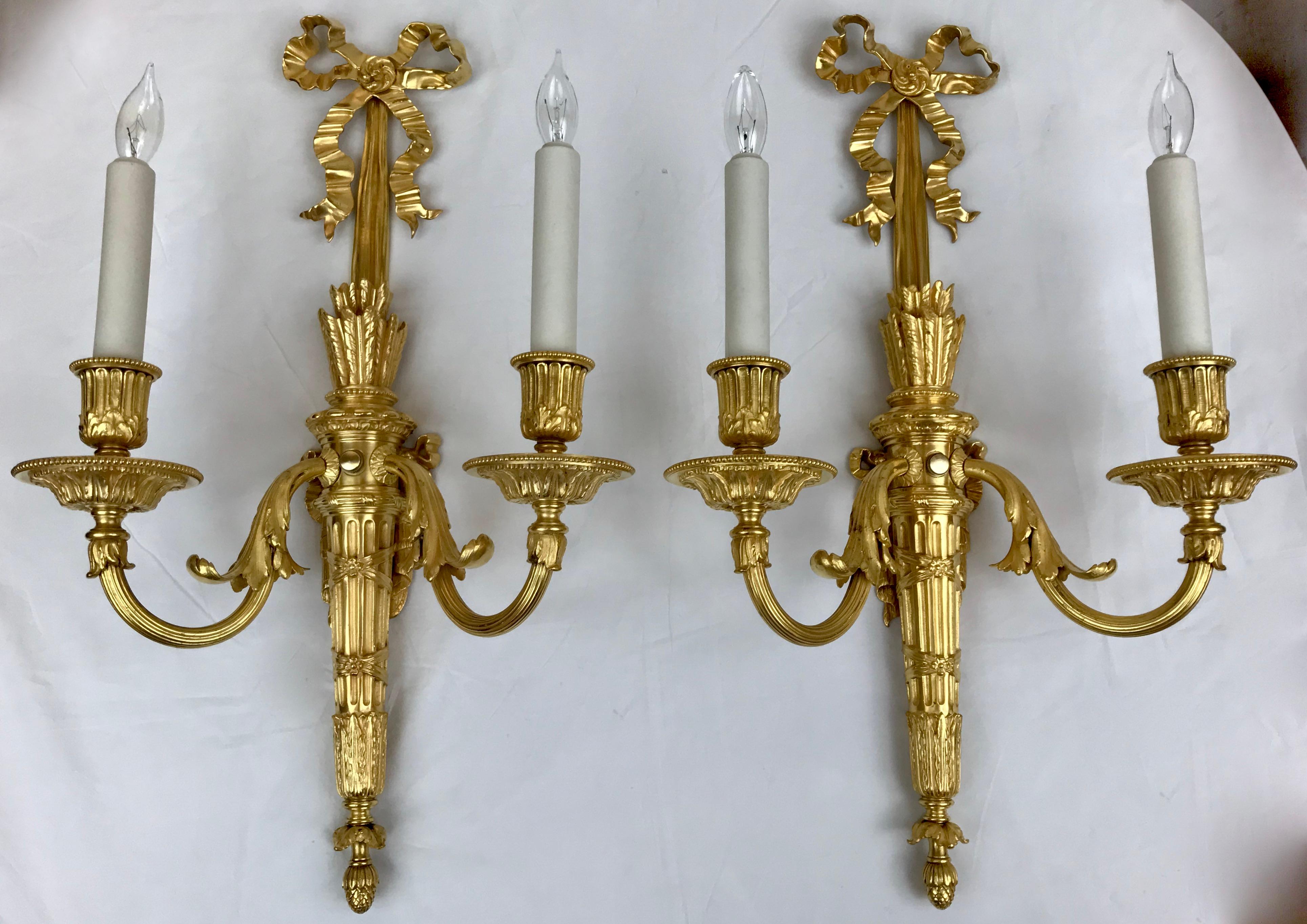 Paar Wandleuchter aus vergoldeter Bronze im Louis-XVI.-Stil von E. F. Caldwell im Angebot 5