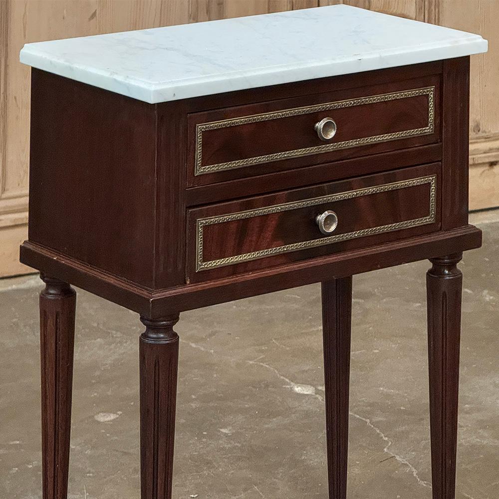 Pair Louis XVI Style Mahogany End Tables ~ Nightstands with Carrara Marble In Good Condition For Sale In Dallas, TX