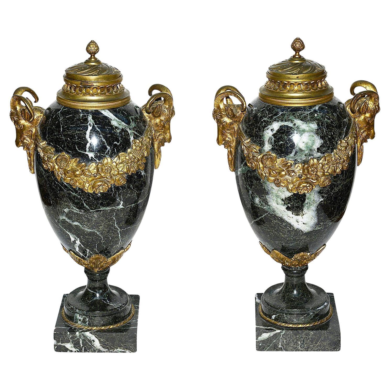 Coppia di vasi / lampade in marmo in stile Luigi XVI