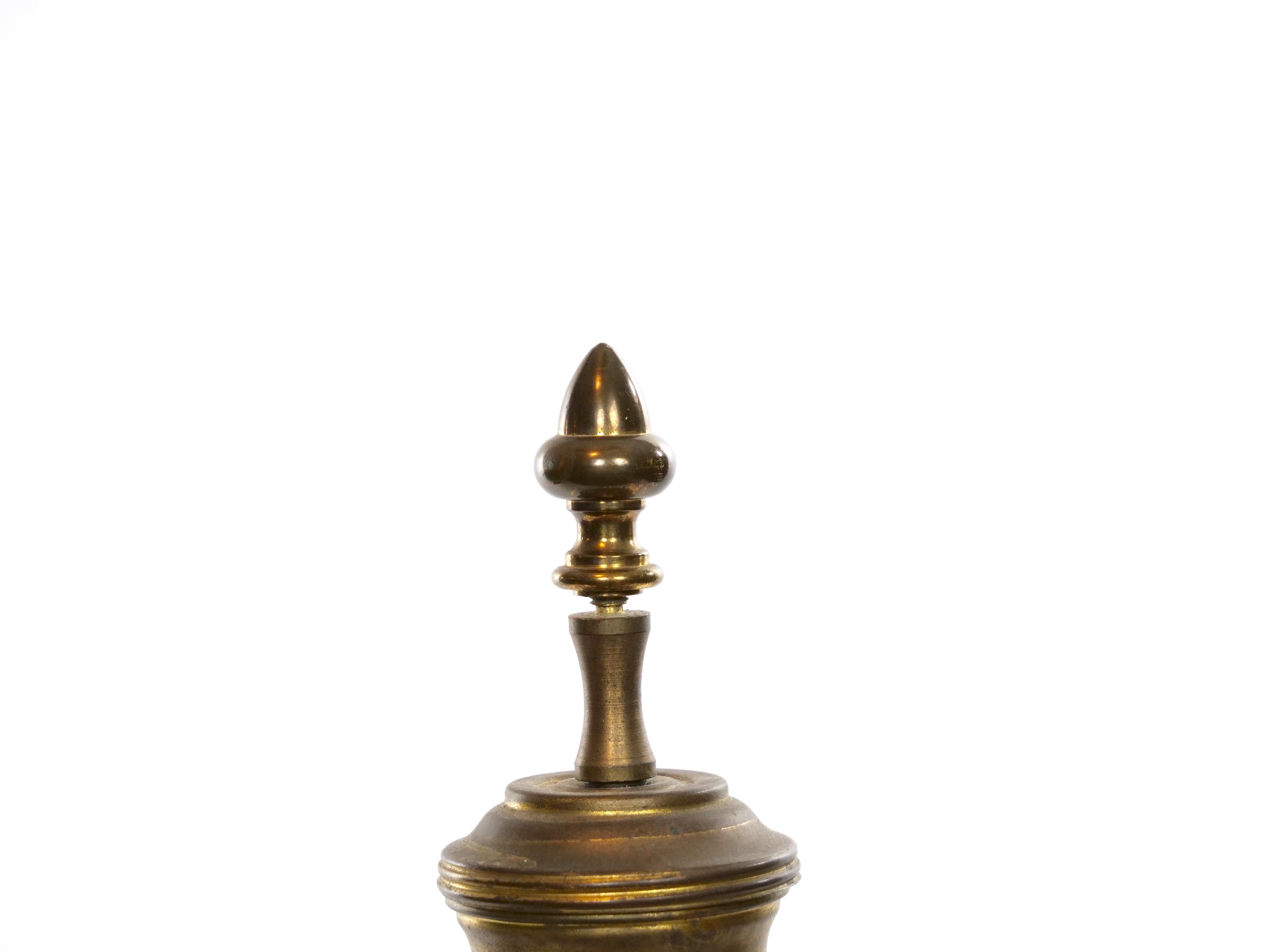 Paar Sevres-Porzellan-Vasenlampen im Louis-XVI-Stil / Dore-Bronze im Angebot 10
