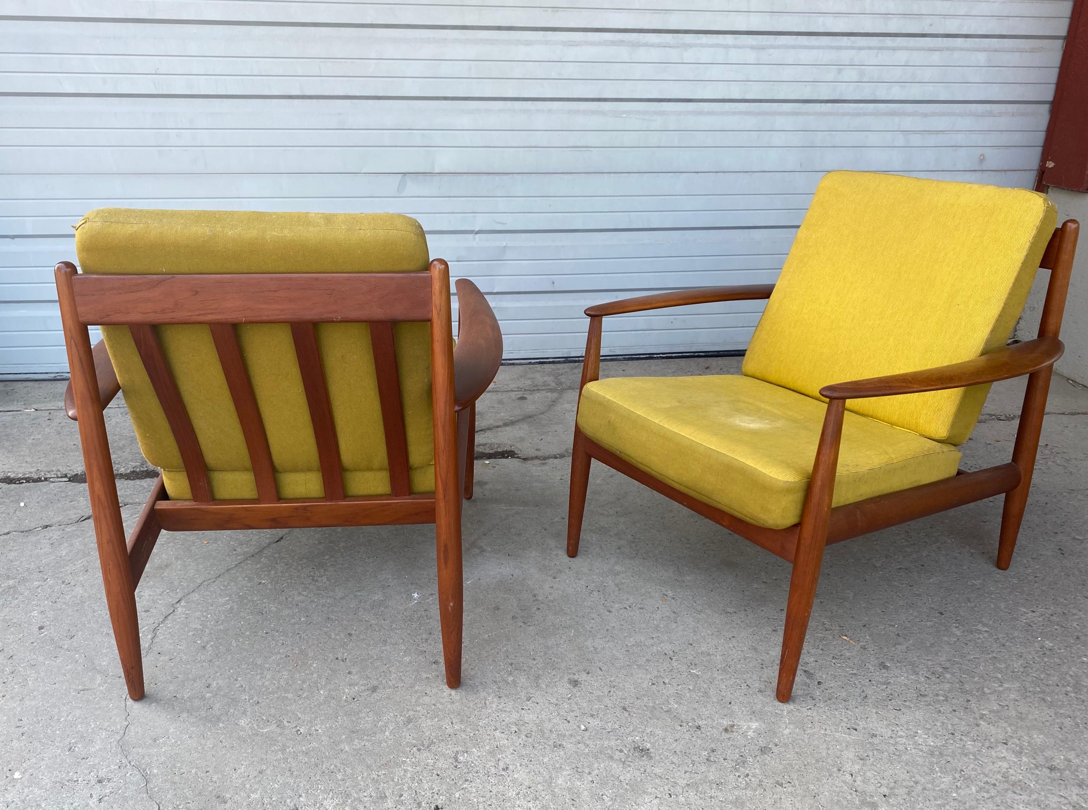 Pair Lounge Chairs by Grete Jalk for France & Son, 1960s, Early Label In Good Condition In Buffalo, NY