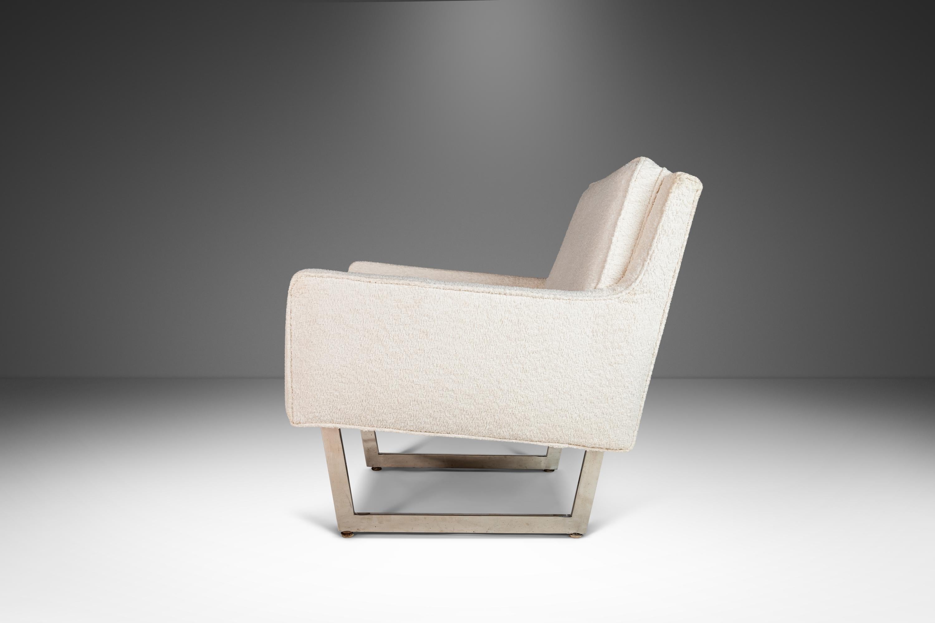 Mid-20th Century Pair Lounge Chairs Set on Chrome Bases by Patrician Furniture Co., USA, c. 1960s For Sale