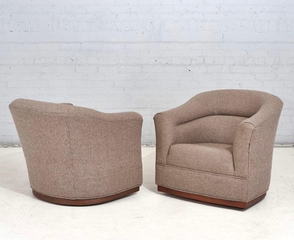 Mid-Century Modern Pair Lounge Chairs W / Walnut Plinth Base, 1960 For Sale