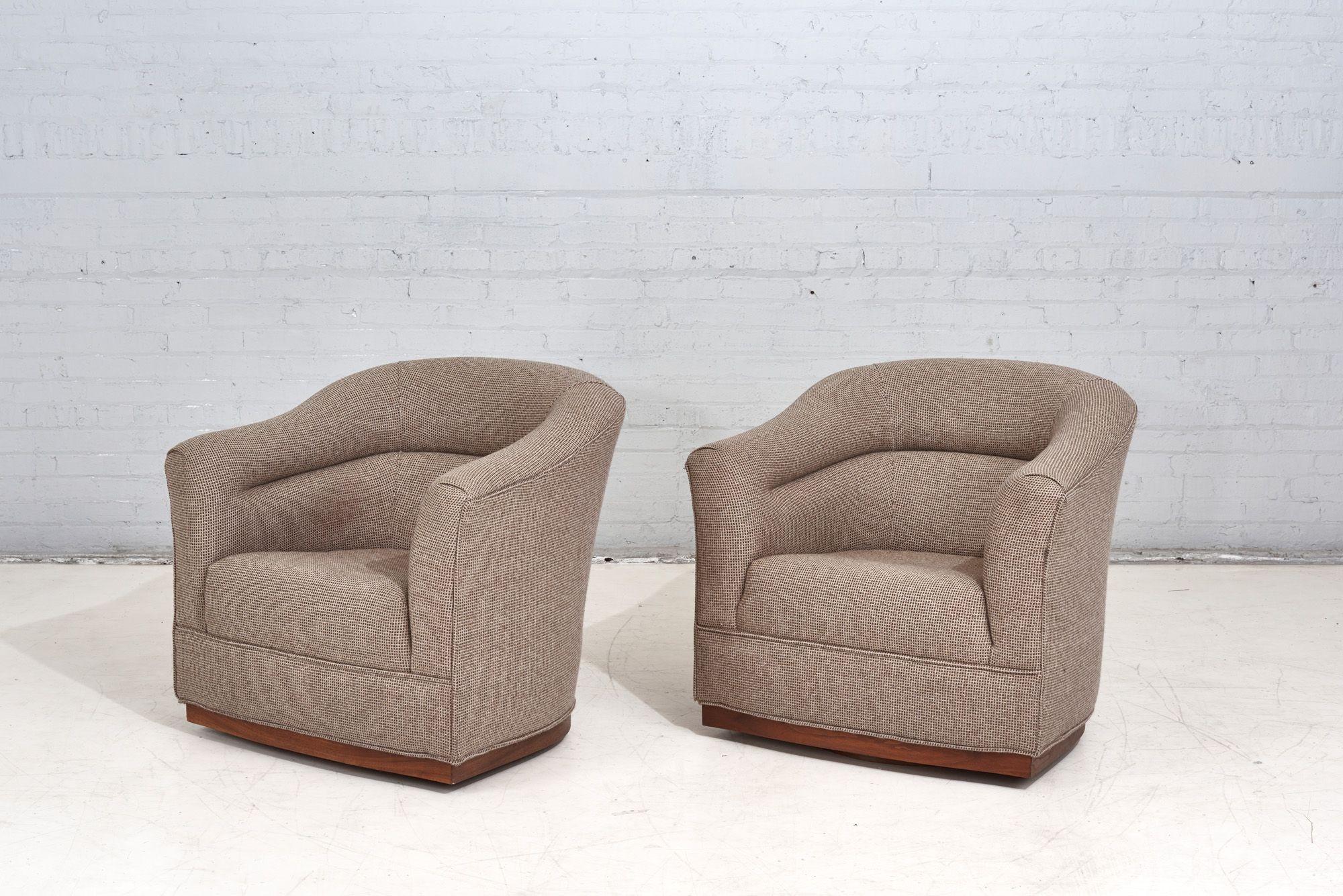 Pair Lounge Chairs W / Walnut Plinth Base, 1960 In Good Condition For Sale In Chicago, IL