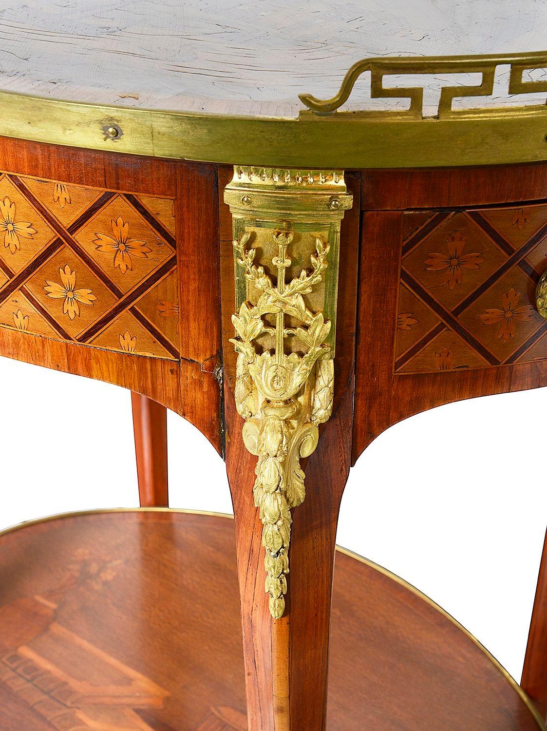 Placage Paire de tables d'appoint en marqueterie de style Louis XVI, d'après Charles Topino. en vente