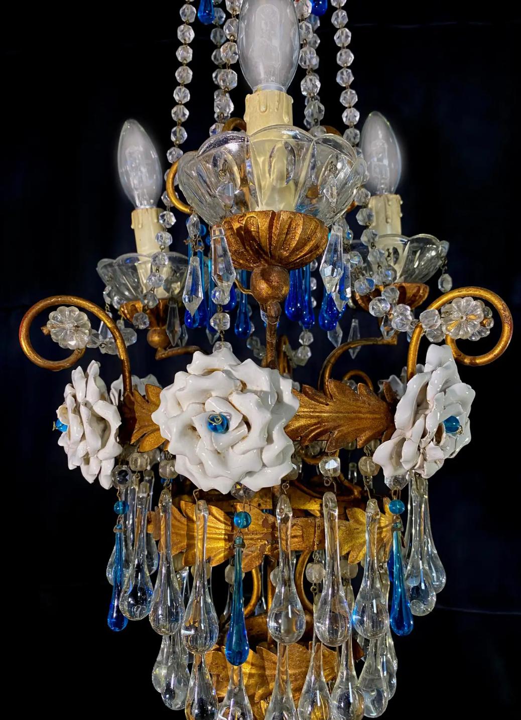 Pair of Lovely Chandeliers with White Roses and Blue Drops, Murano, 1950s For Sale 12