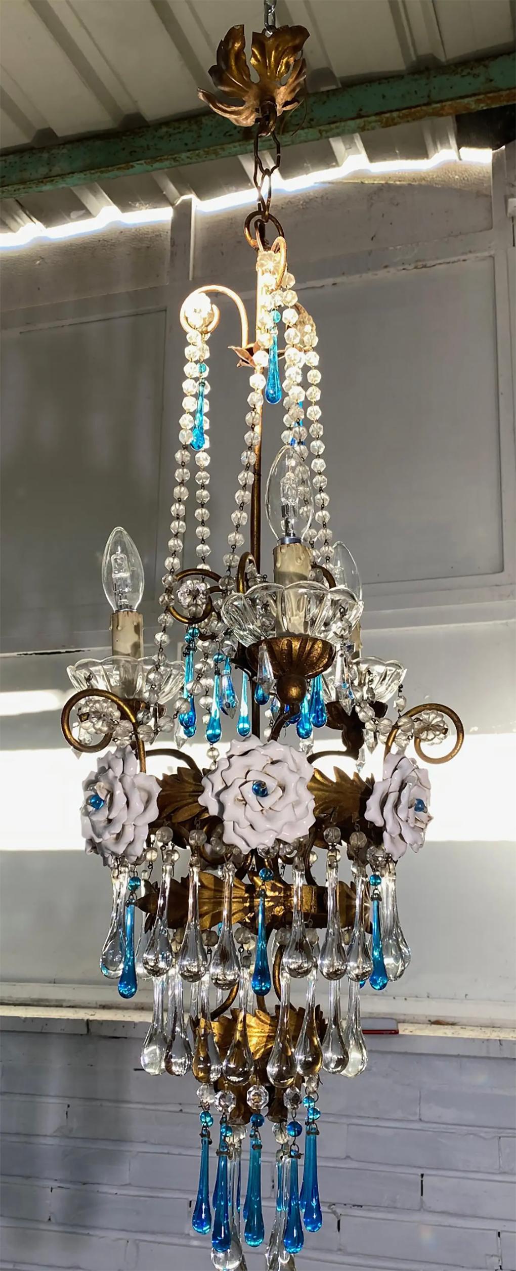 Pair of Lovely Chandeliers with White Roses and Blue Drops, Murano, 1950s In Good Condition For Sale In Budapest, HU