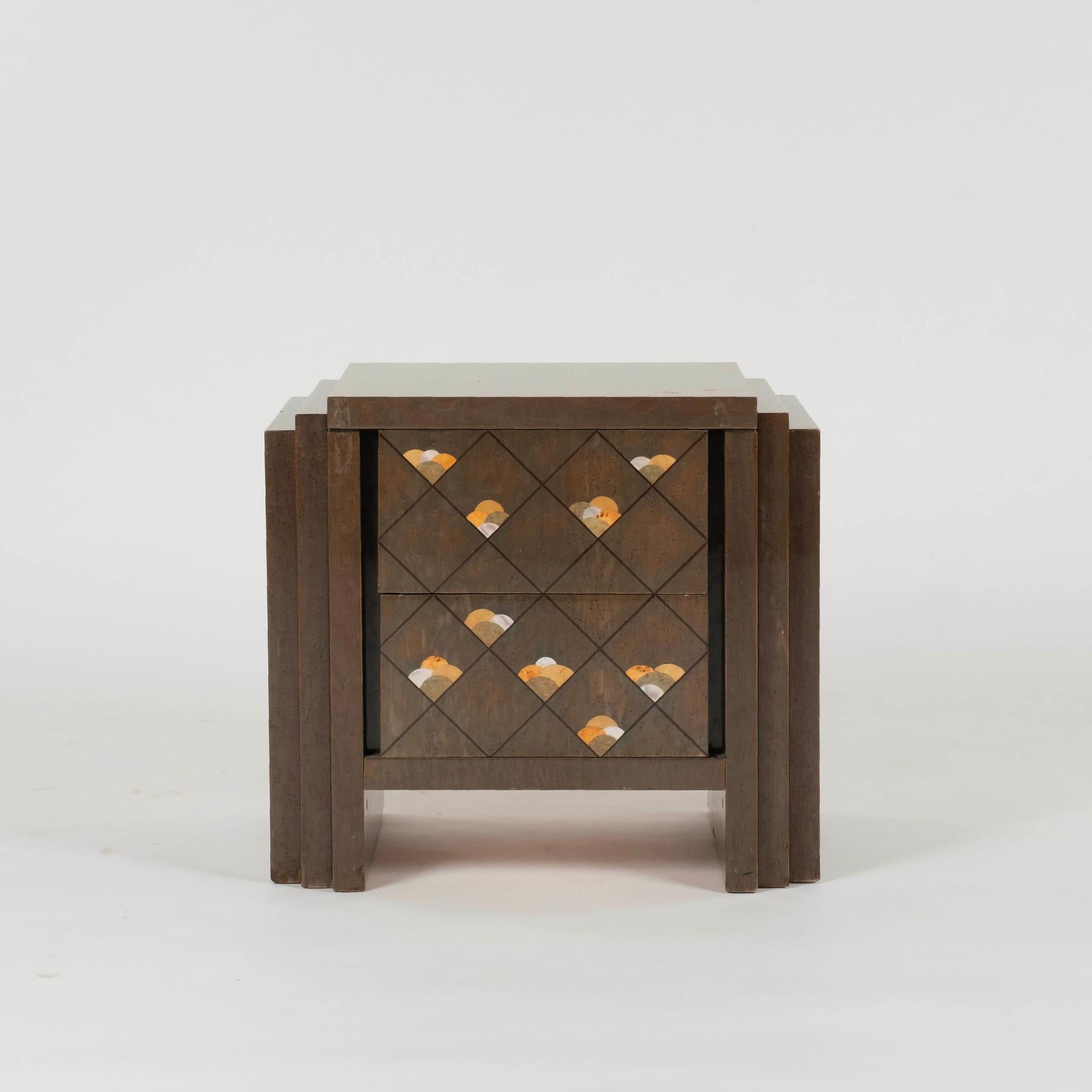 italien Paire de tables de chevet Luciano Frigerio pour Frigerio Di Desio Chiaro di Luna en vente