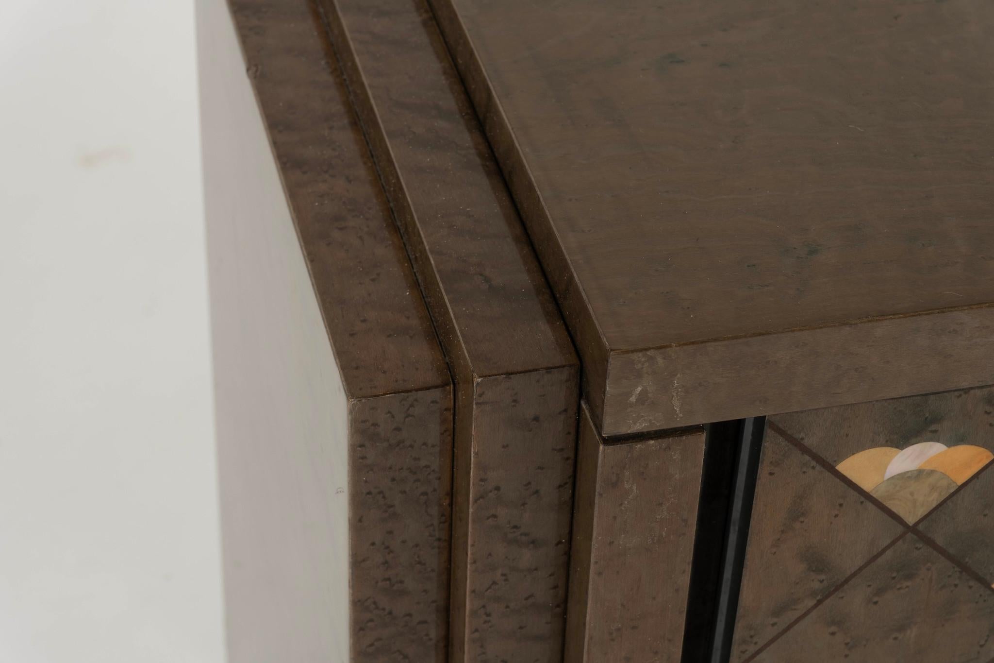 Paire de tables de chevet Luciano Frigerio pour Frigerio Di Desio Chiaro di Luna Bon état - En vente à Houston, TX