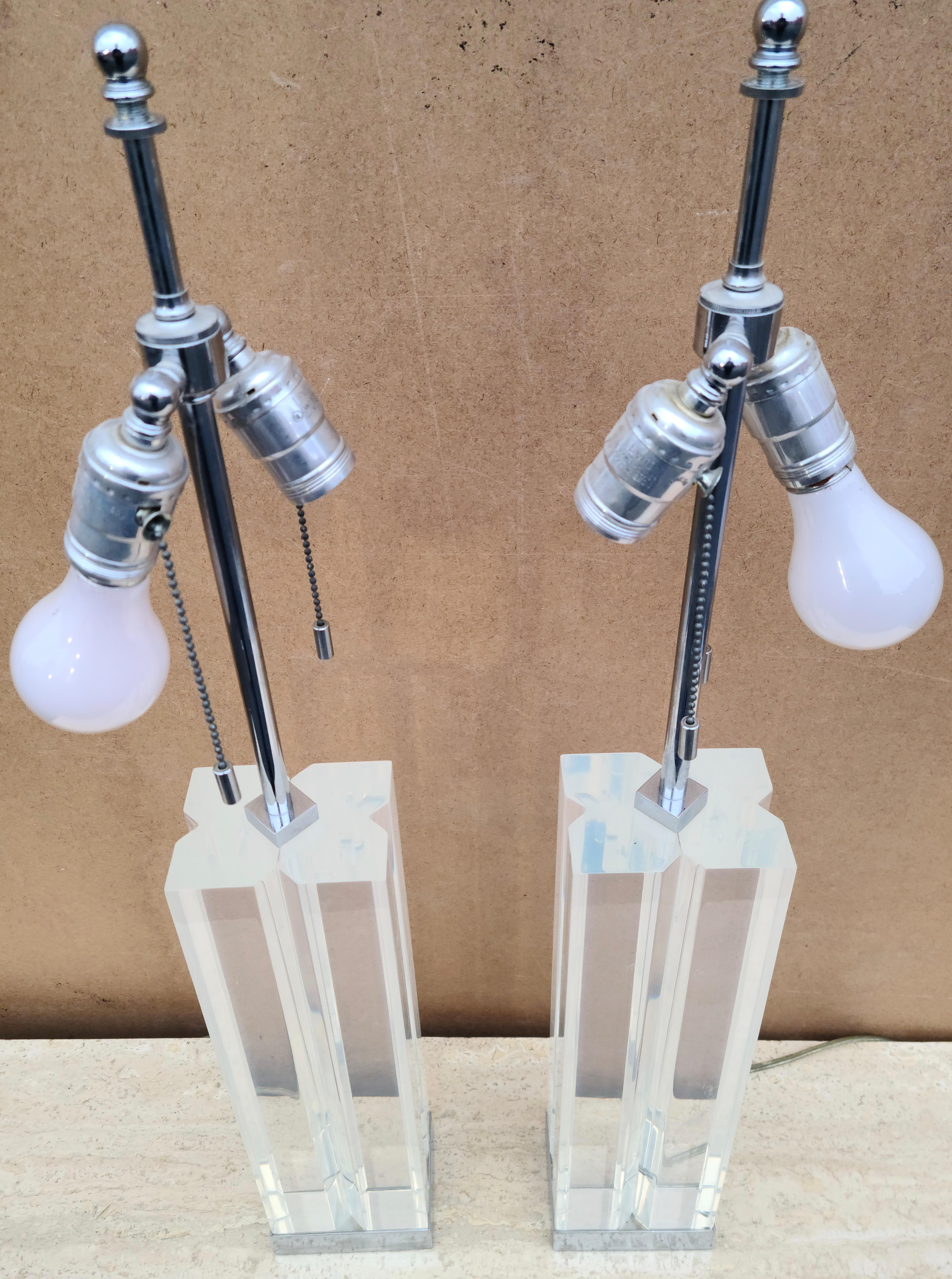 Pair Lucite Acrylic Lamps by Karl Springer for Hansen In Good Condition For Sale In Fraser, MI