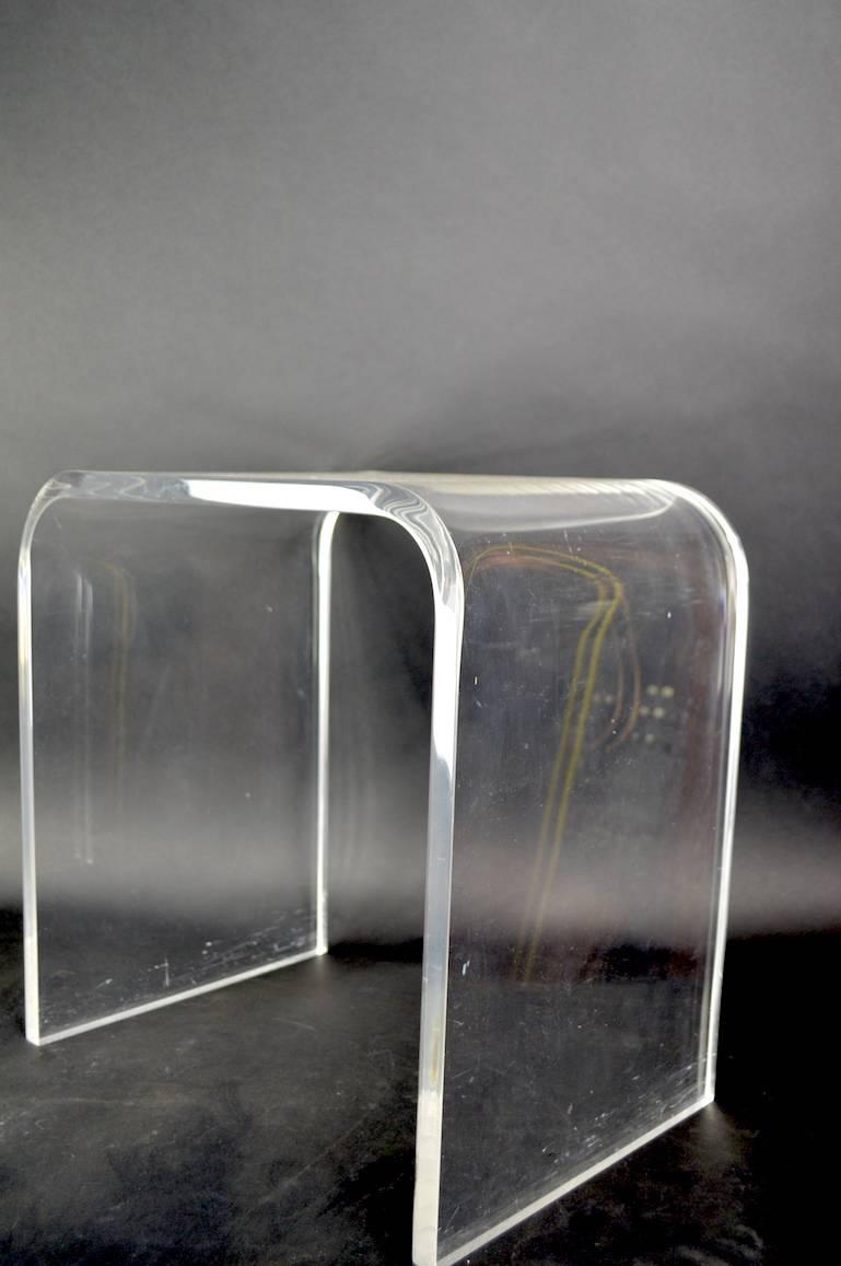 Pair of Lucite Waterfall Side Tables In Good Condition For Sale In New York, NY