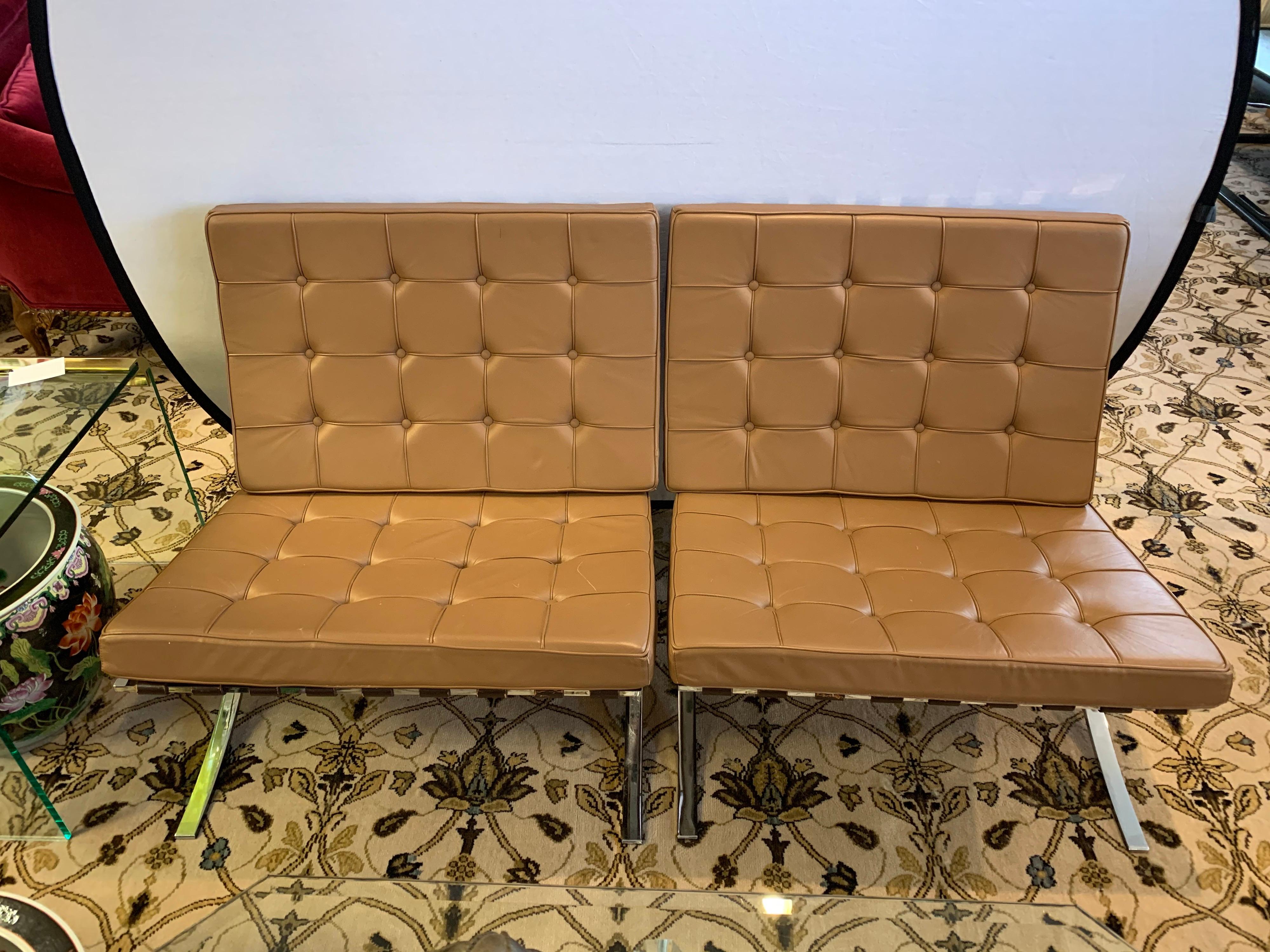 Mid-Century Modern Pair of Ludwig Mies van der Rohe Light Brown Leather Barcelona Chairs
