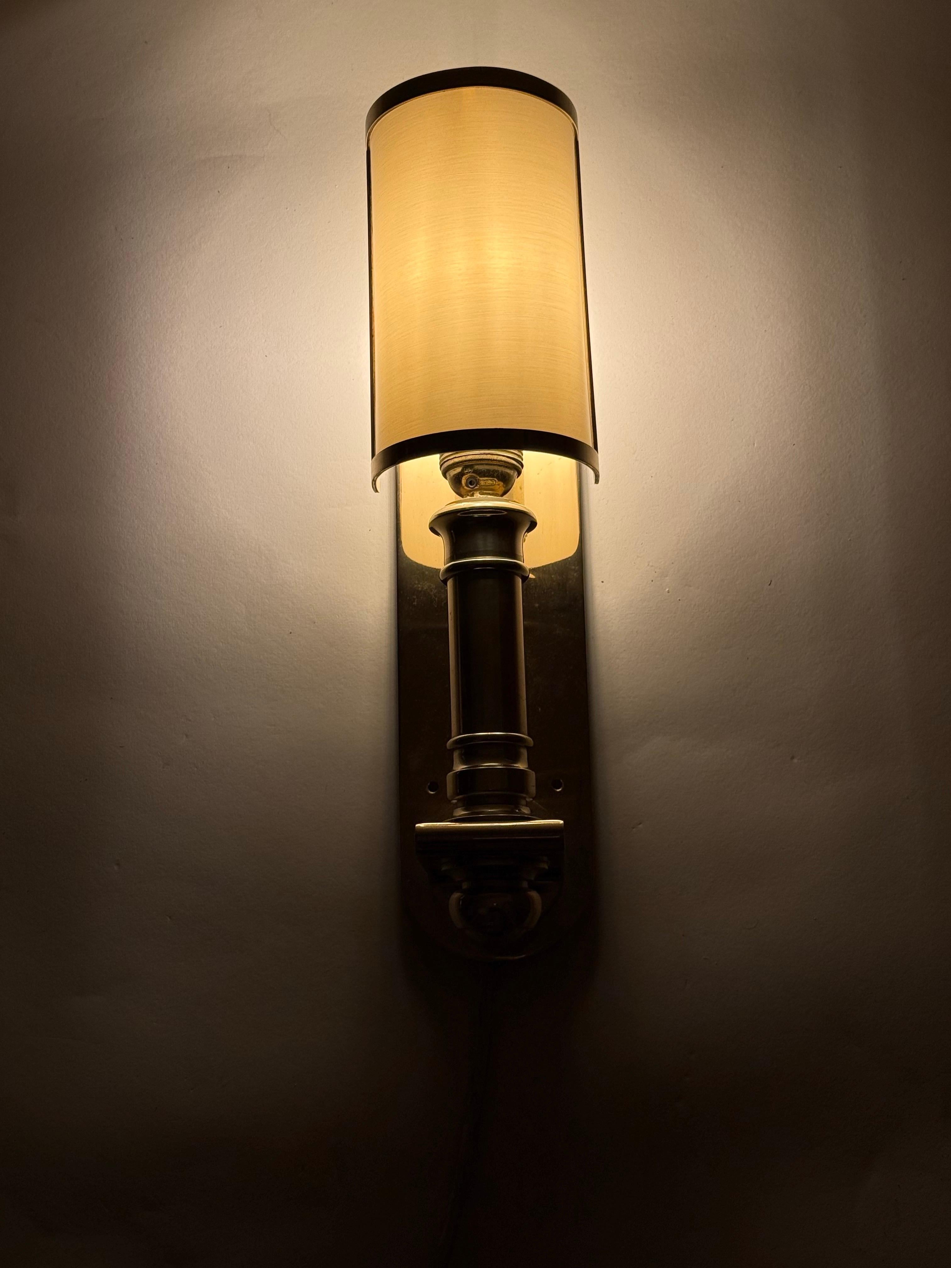 Paire de scones muraux de luxe dans le style Hollywood Regency par Metalarte en vente 8
