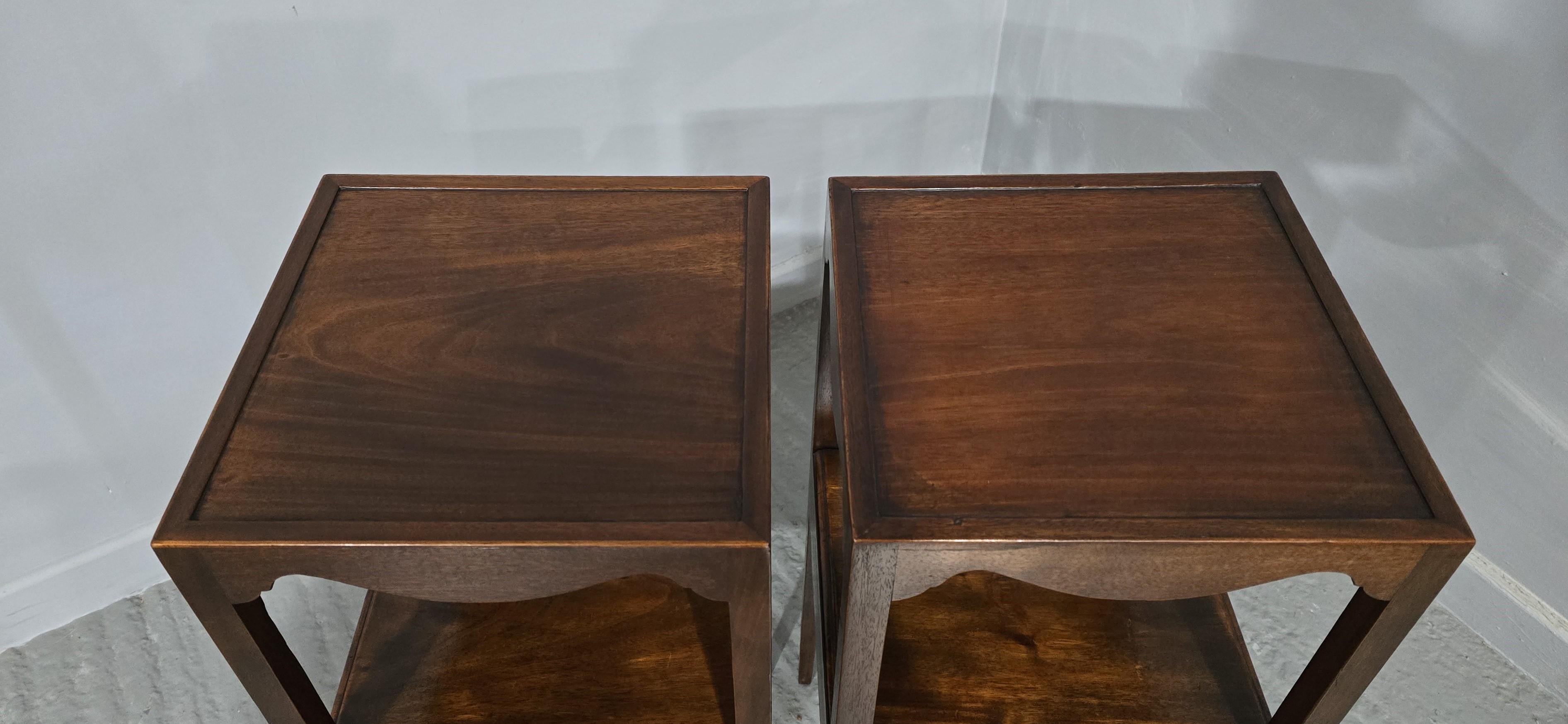 Paire de lampes de chevet en acajou incrusté en vente 3