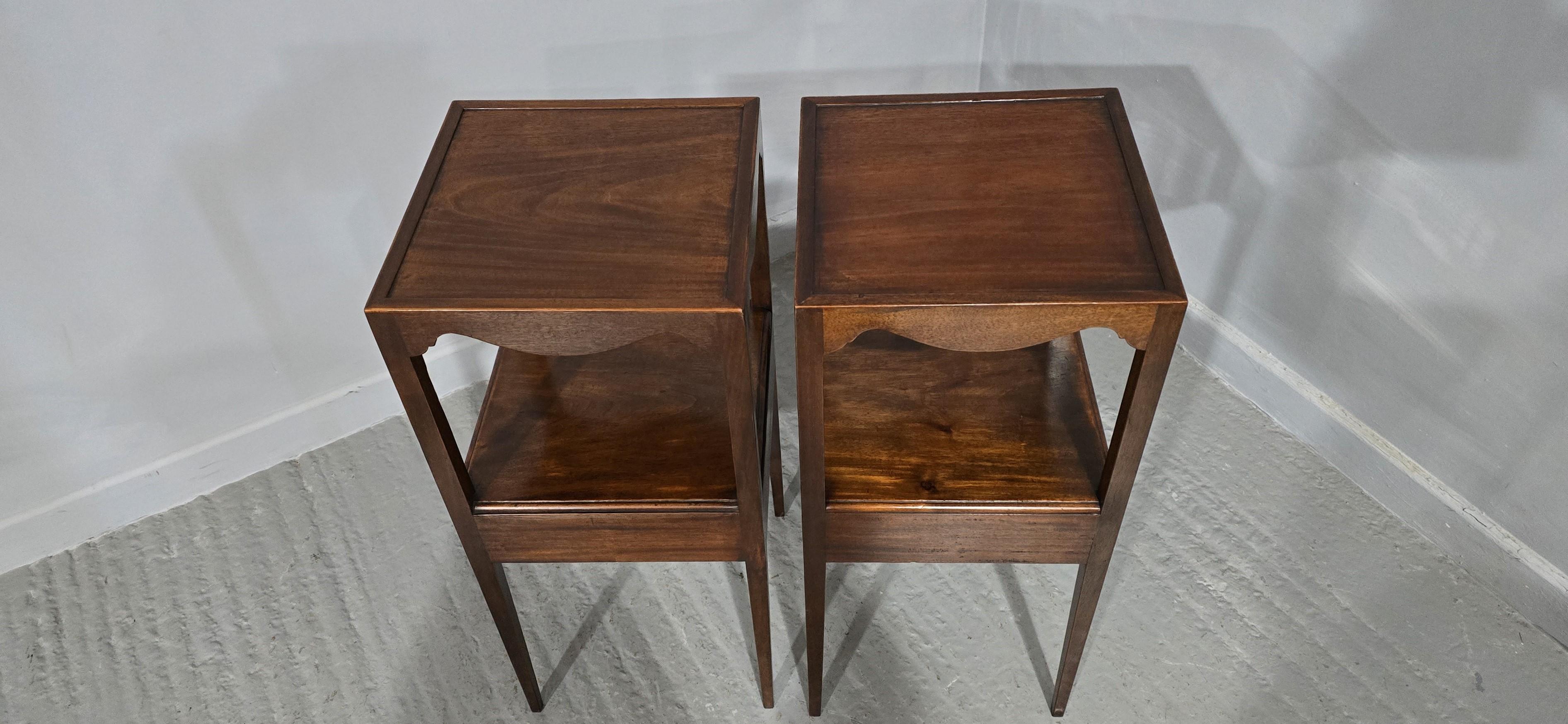Paire de lampes de chevet en acajou incrusté en vente 4
