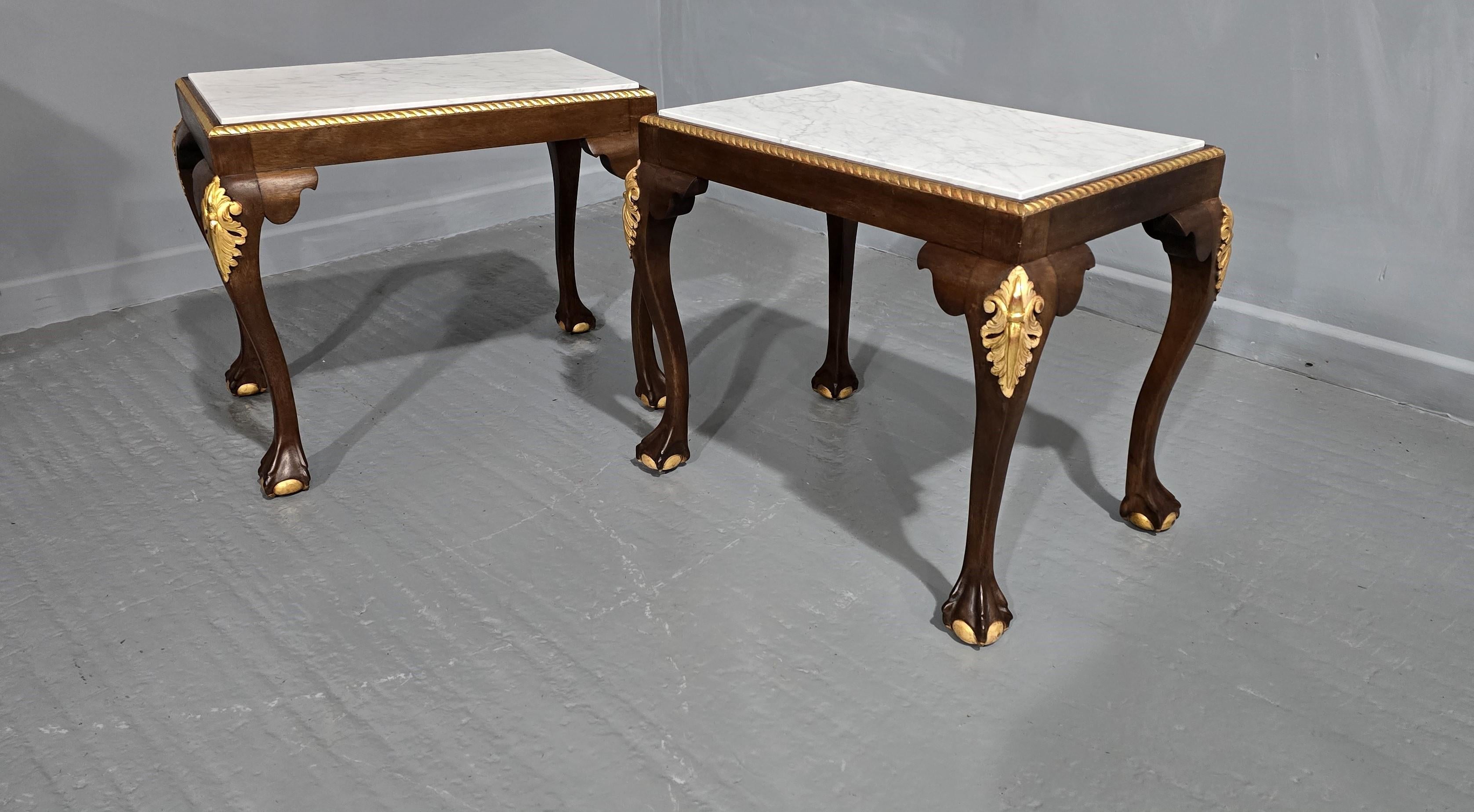 Paire de tables de lampe en acajou en vente 4