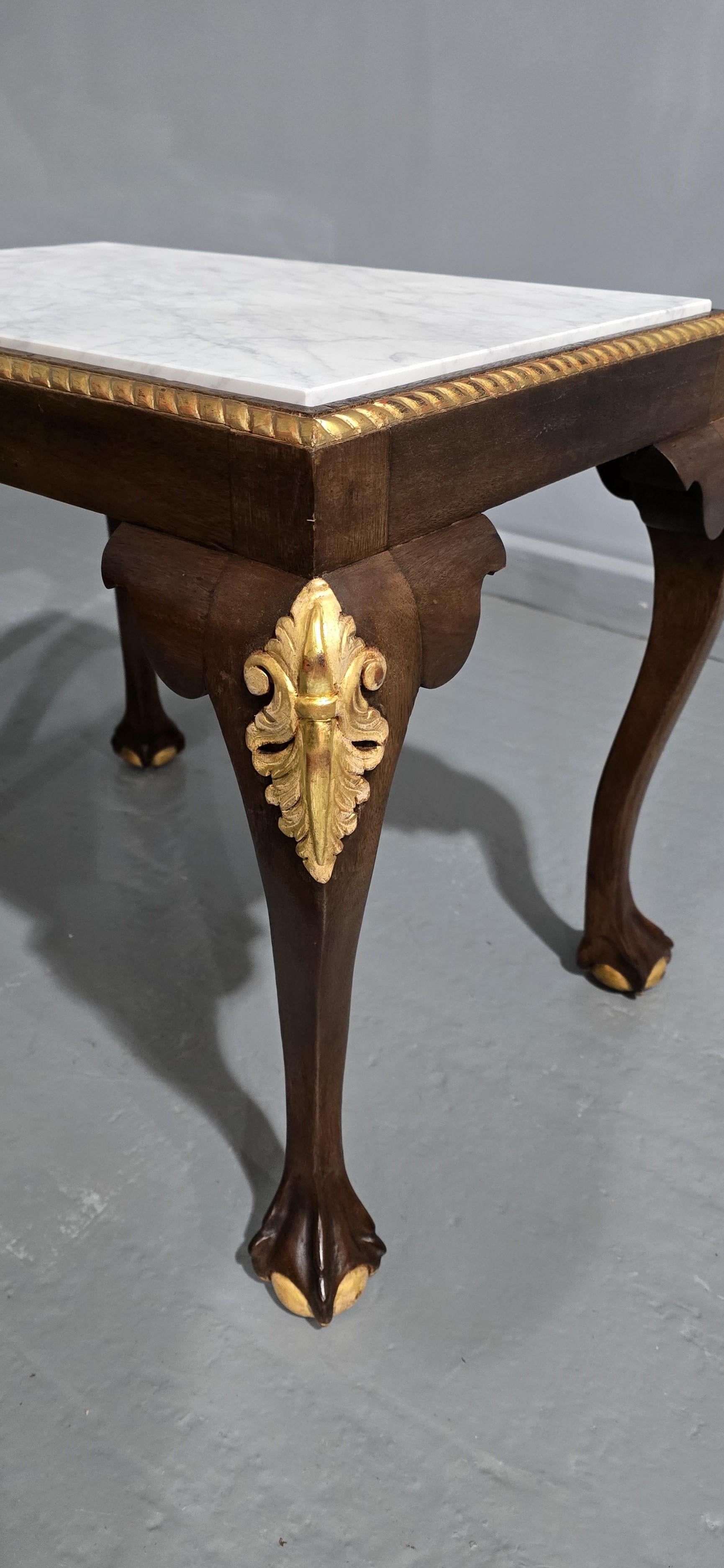 Chippendale Paire de tables de lampe en acajou en vente