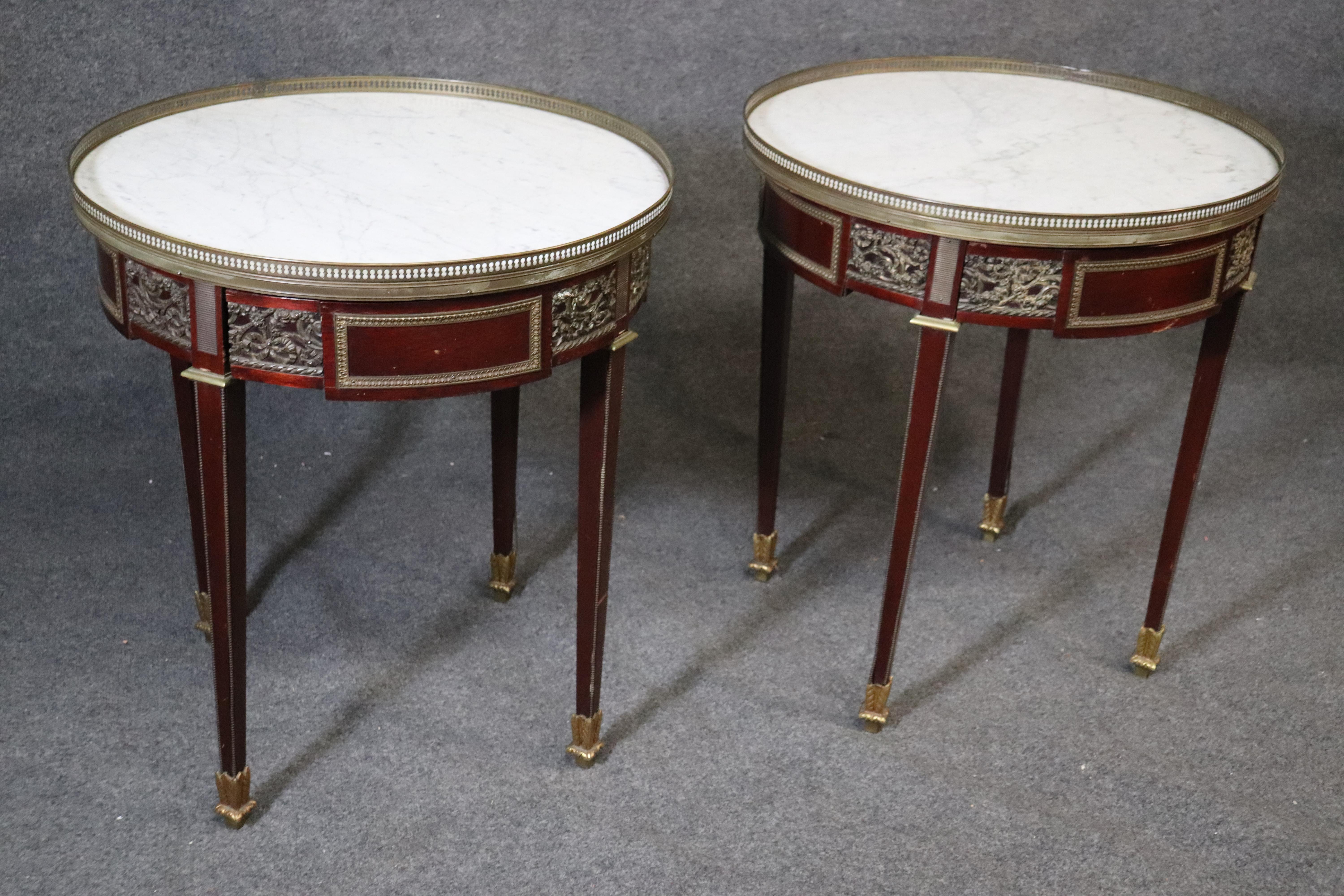 Mahogany Louis XVI Bronze Mounted Carrara Marble Top Gueridons End Tables, Pair In Good Condition In Swedesboro, NJ