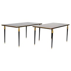Paire de tables de canapés néoclassiques françaises en bronze et verre miroir de la Maison Bagus