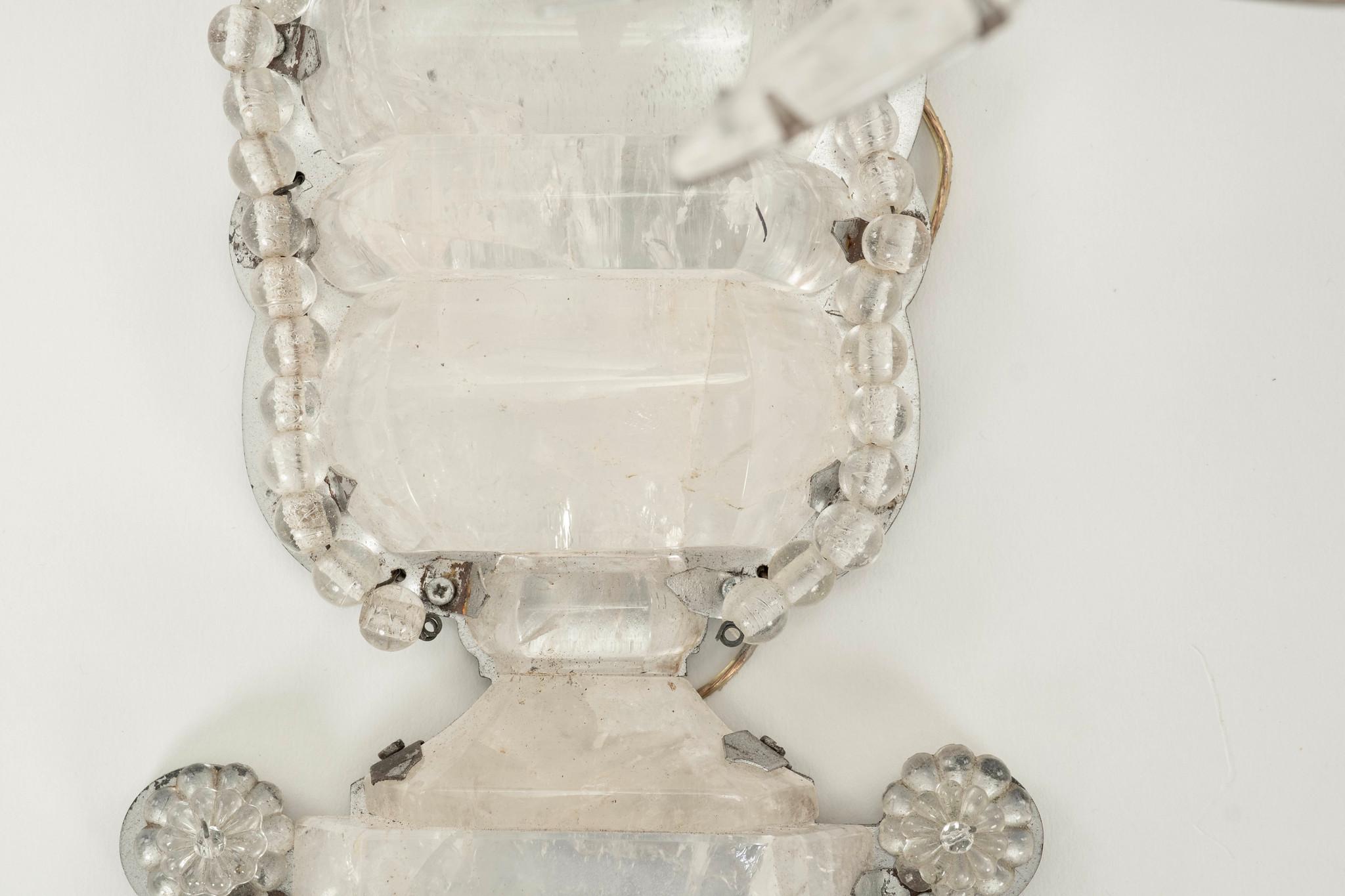 Paar Maison Bagues Stil Bergkristall Urne Wandleuchter (Metall) im Angebot