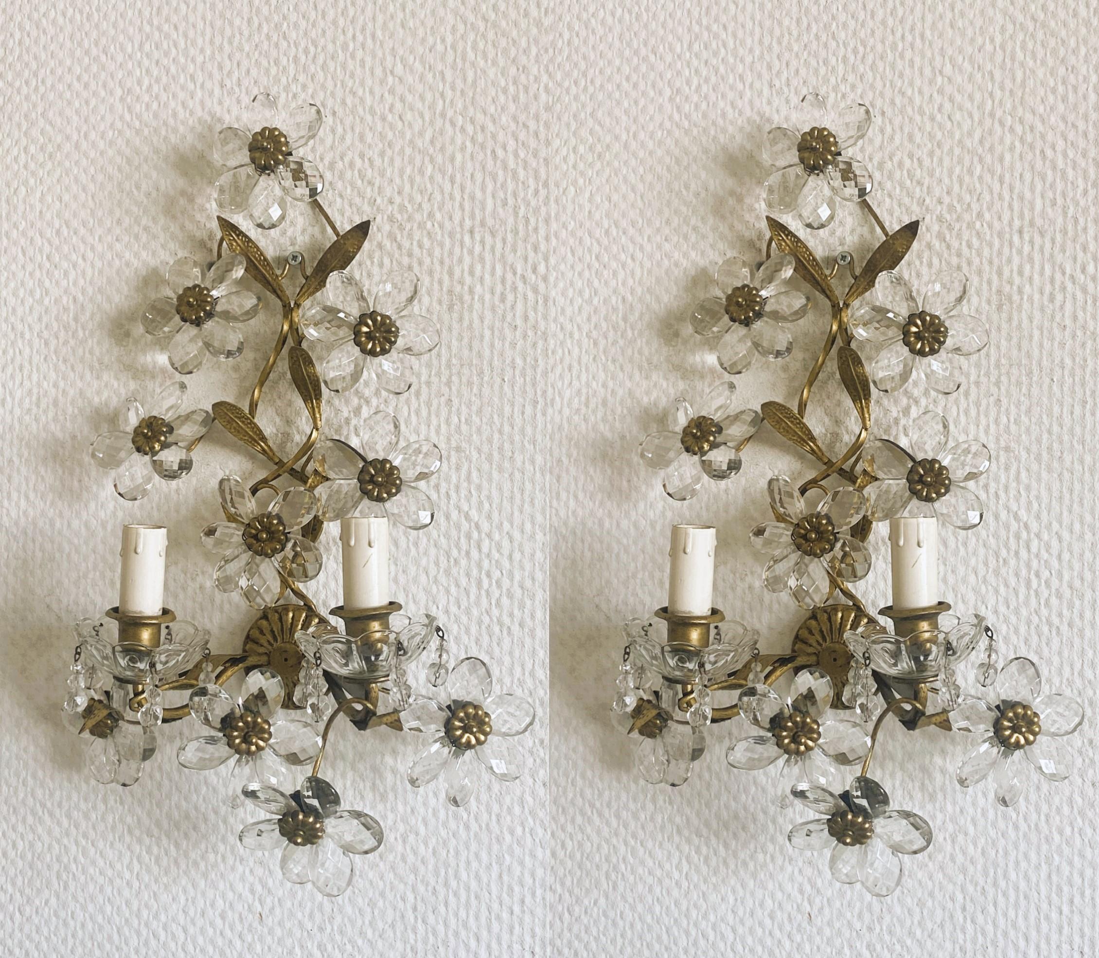 Art Deco Pair Maison Baguès Wrought Iron Clear Crystal Flower Wall Sconces, 1920s For Sale
