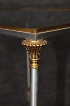 Paar Maison Jansen Messing & Stahl klar Directoire Stil Glasplatte End Tische