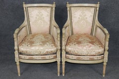 Pareja Maison Jansen Sillas Bergere pintadas en seda francesa Luis XVI