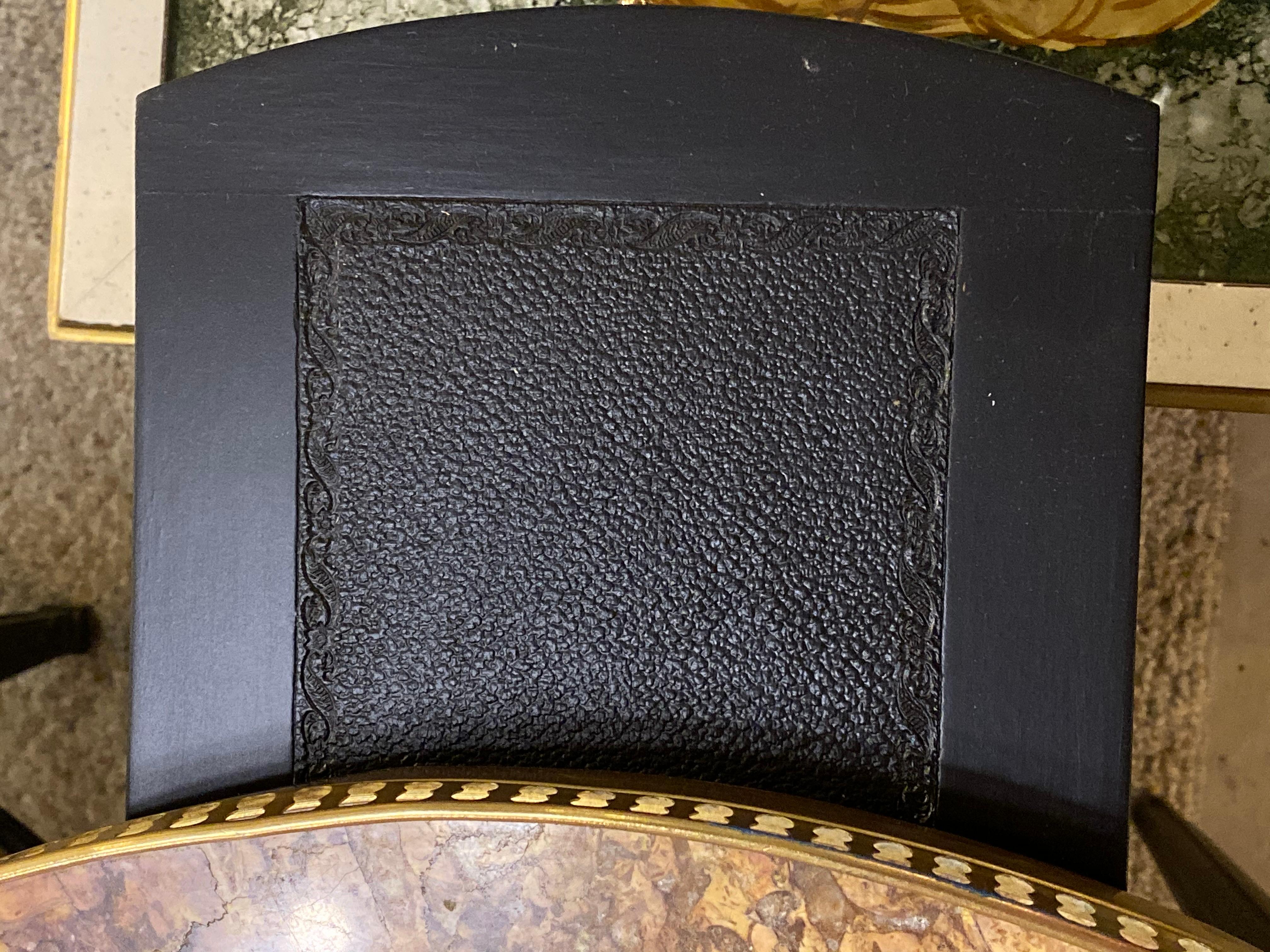Runde Beistelltische im Louis-XVI.-Stil von Maison Jansen, schwarzes Holz, Bronze, Marmor 10