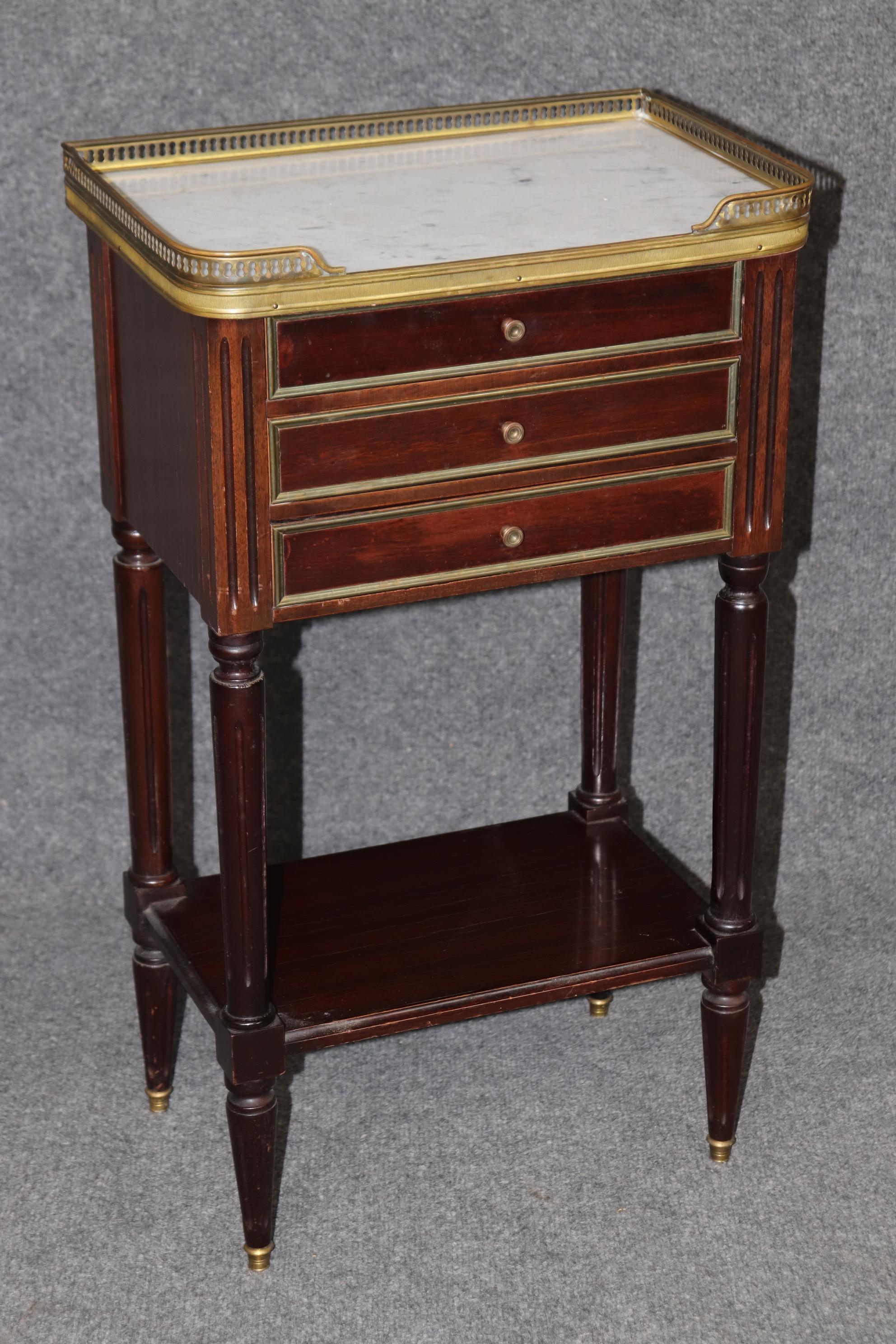 Pair Maison Jansen Louis XVI Style Marble Top Nightstands In Good Condition For Sale In Swedesboro, NJ