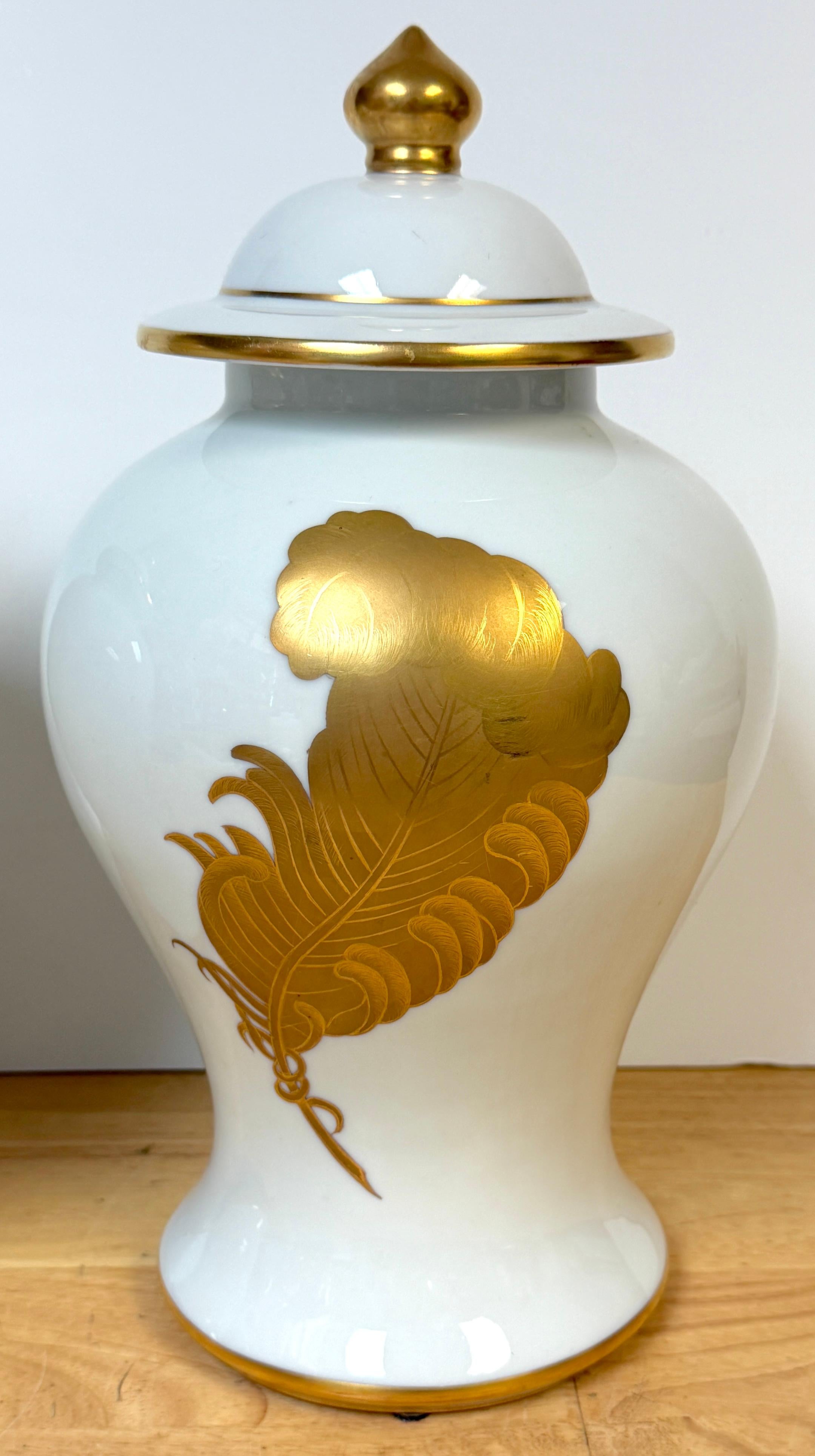 Modern Pair Maison Jansen Style Porcelaine de Paris Covered Urns Gilt Feather Motif For Sale