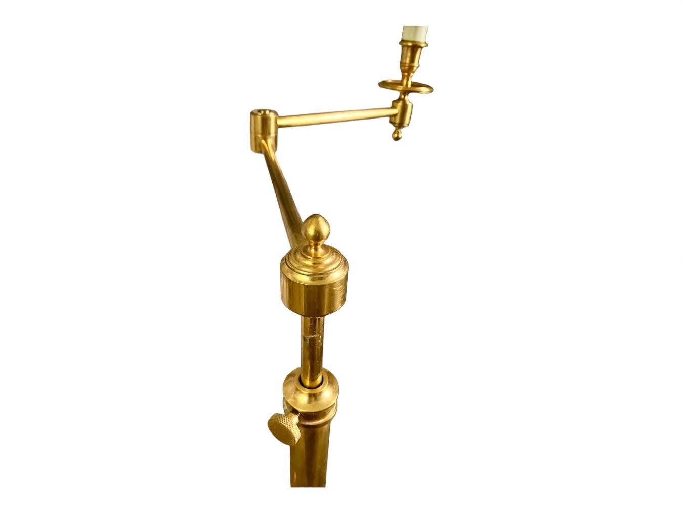 Mid-Century Modern Paire de lampes de lecture à bras pivotants de style Maison Jansen en vente
