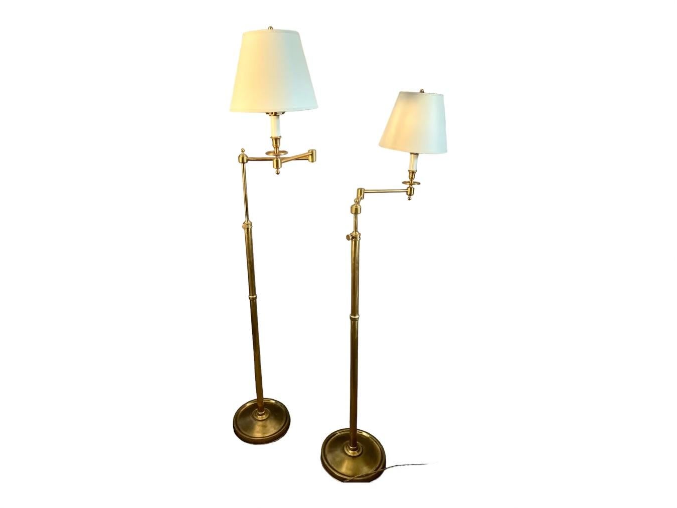 Français Paire de lampes de lecture à bras pivotants de style Maison Jansen en vente