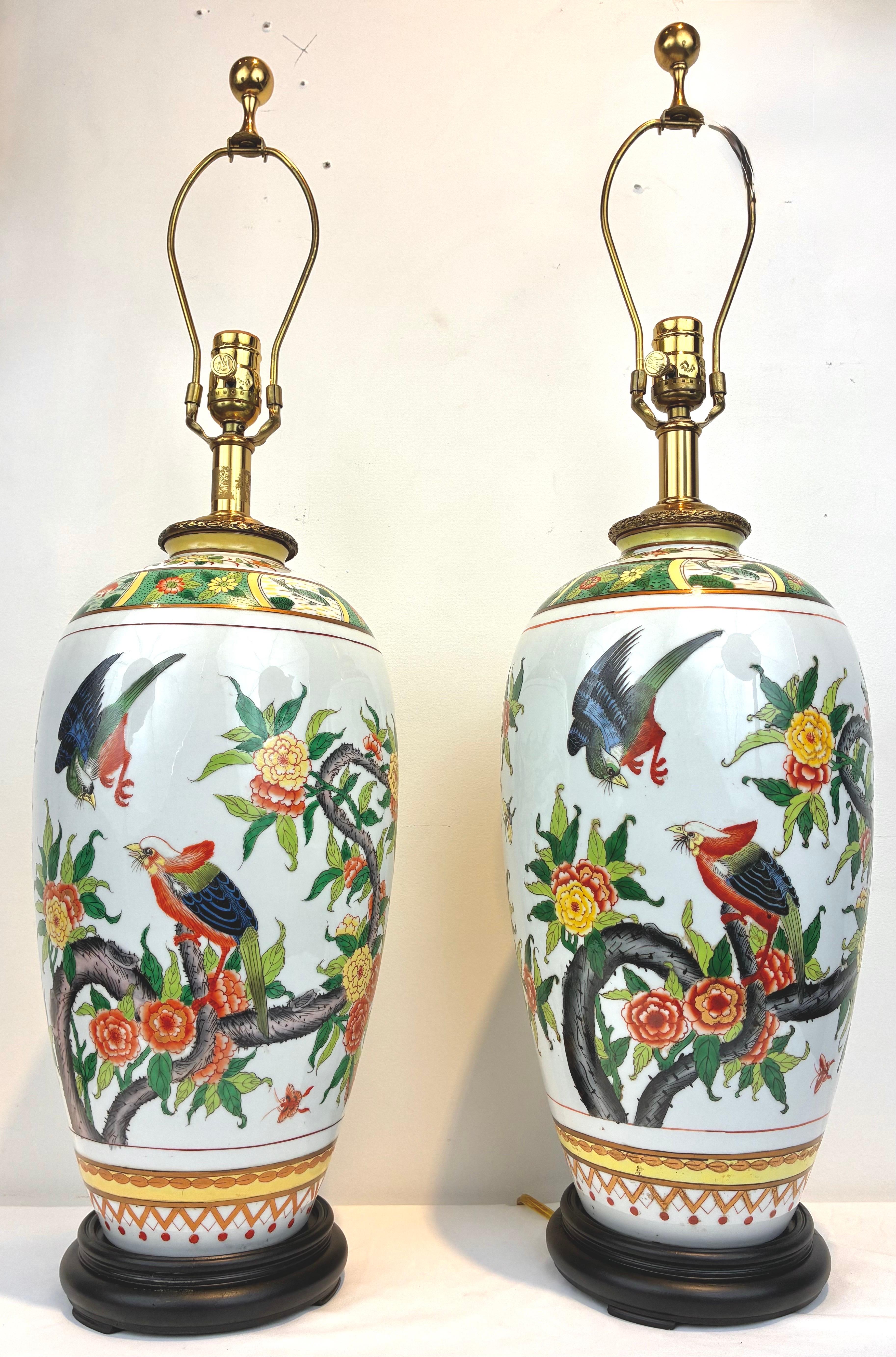 Pair Maitland Smith Chinese Export Style Porcelain Lamps. For Sale 1