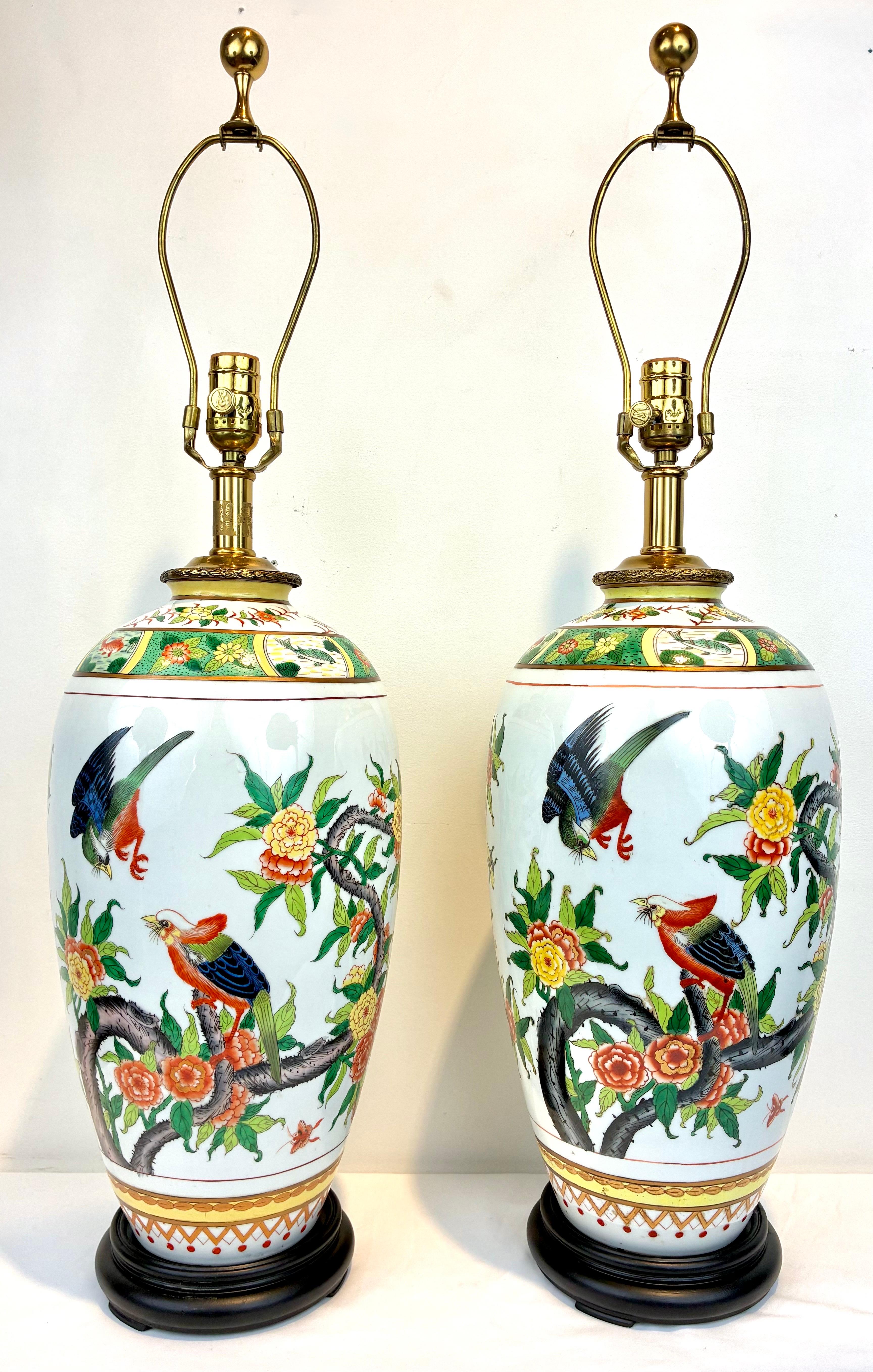 Pair Maitland Smith Chinese Export Style Porcelain Lamps. For Sale 2