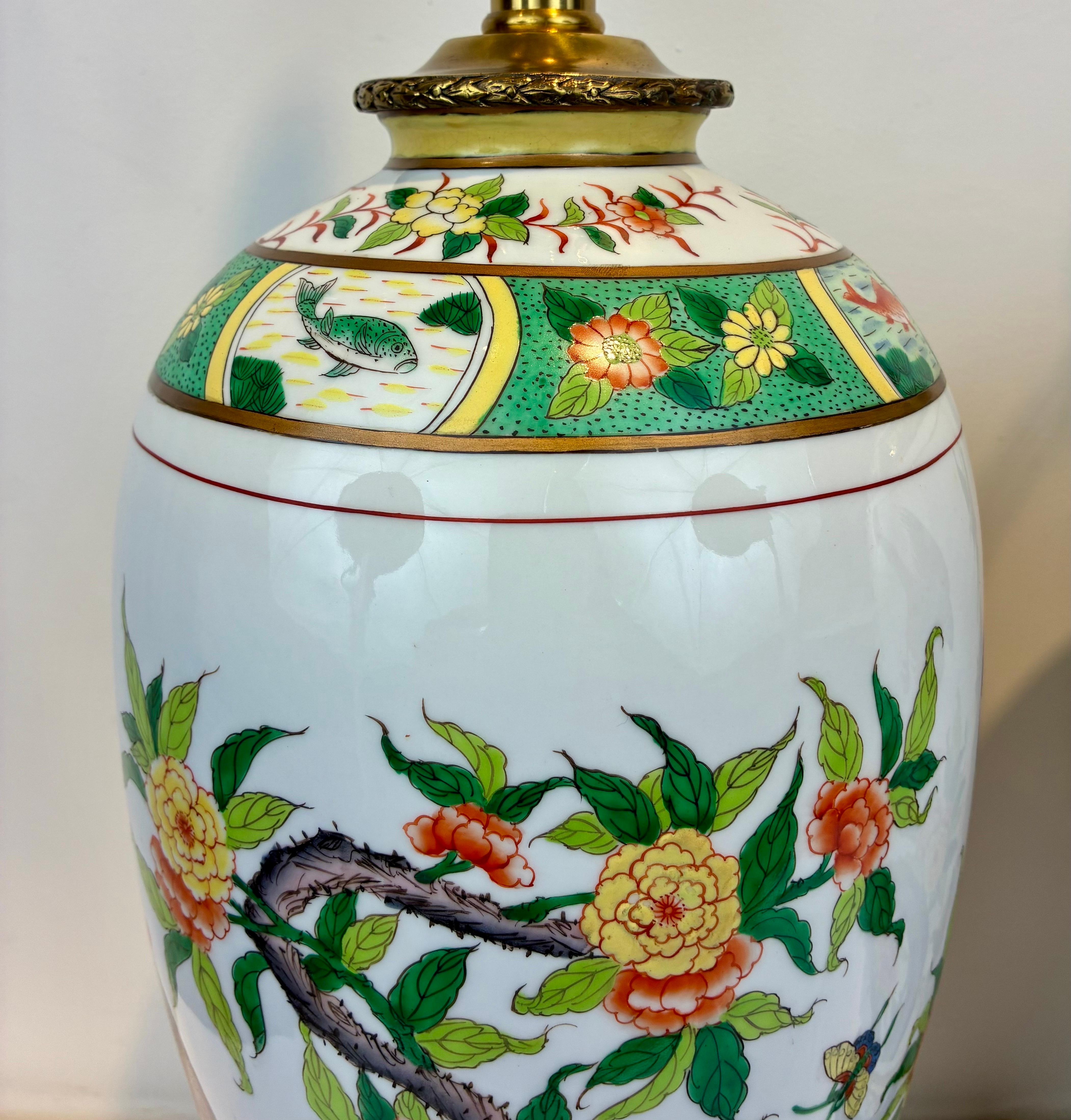 Pair Maitland Smith Chinese Export Style Porcelain Lamps. For Sale 4