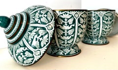 Pareja de Urnas o Jarras con Tapa de Porcelana Floral Maitland Smith con Cierre de Latón