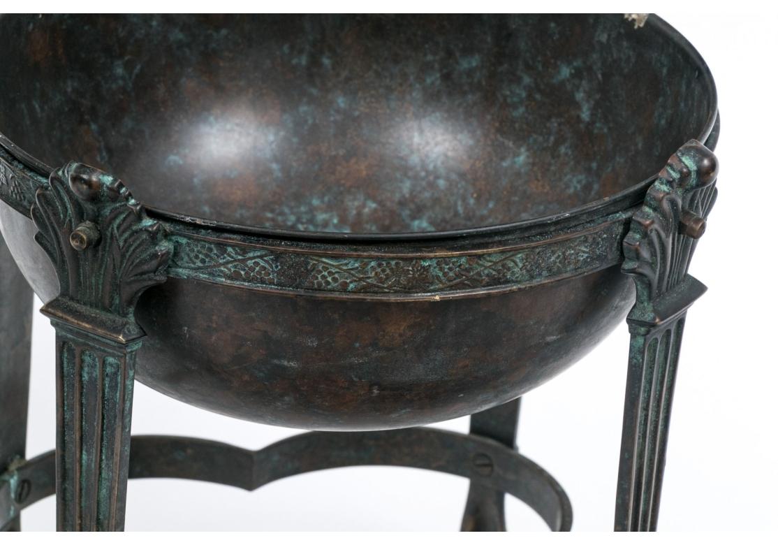Paar Maitland Smith Ltd. Indien gemacht patiniert Kupfer Kompott Schalen oder Jardiniere (Patiniert) im Angebot