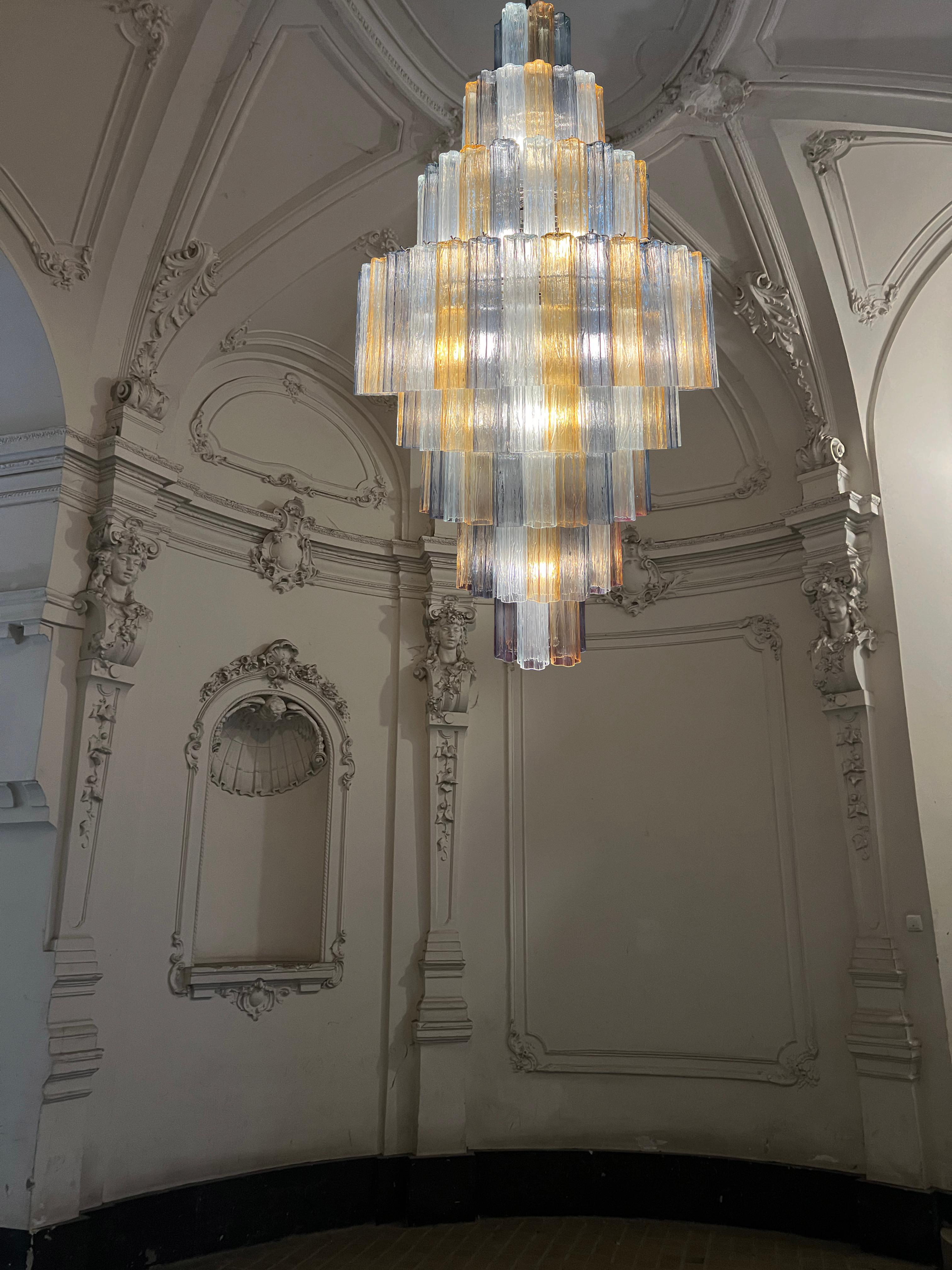 Pair Majestic Gold Fumé and Clear Murano Chandeliers by Valentina Planta In New Condition For Sale In Budapest, HU