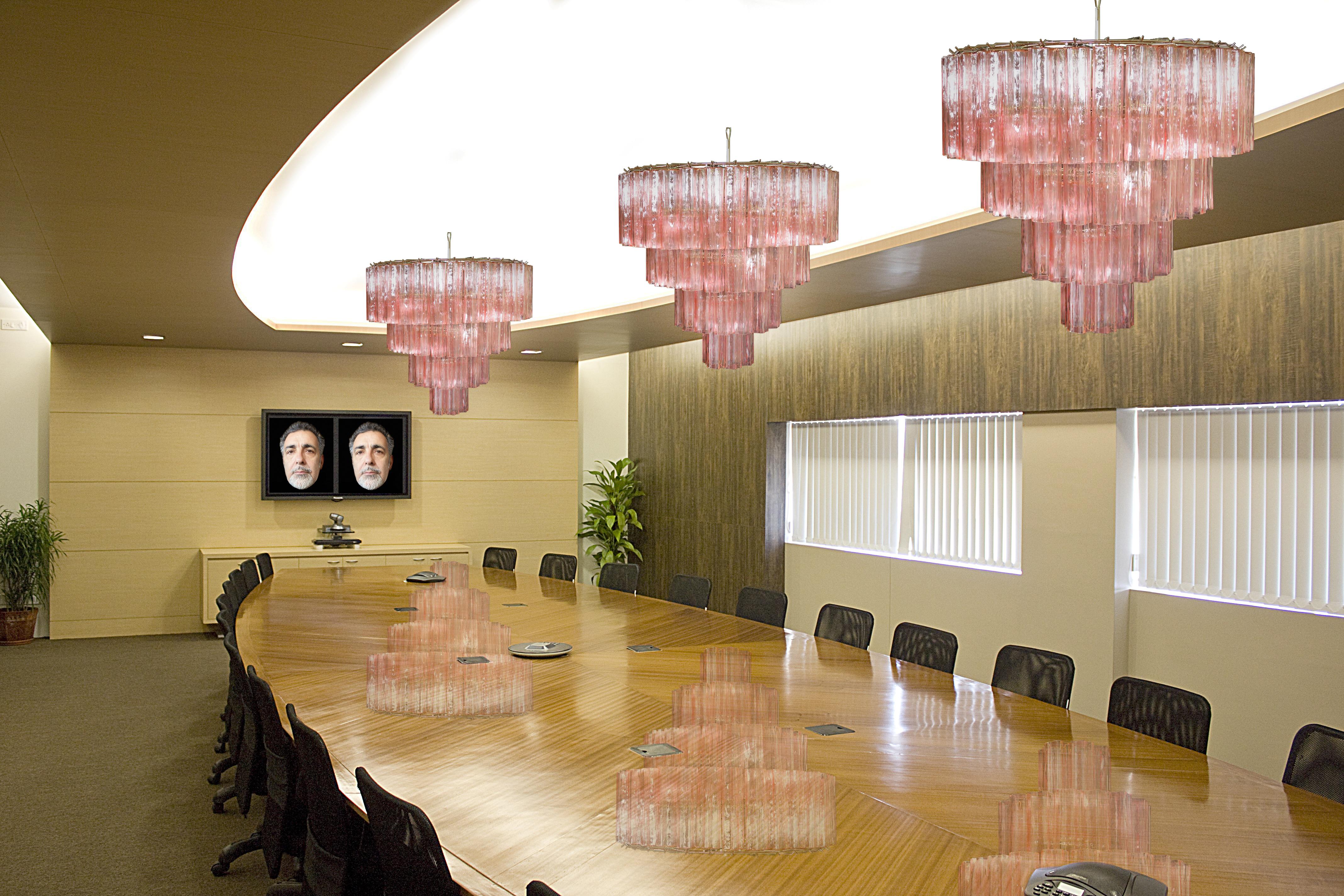 Coppia di lampadari di Murano rosa Majestic in vendita 4