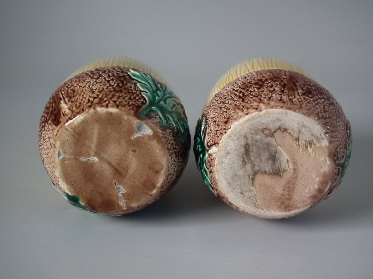 Pair of Majolica tumblers which feature an acorn. Colouration: ochre, pink, brown, are predominant.