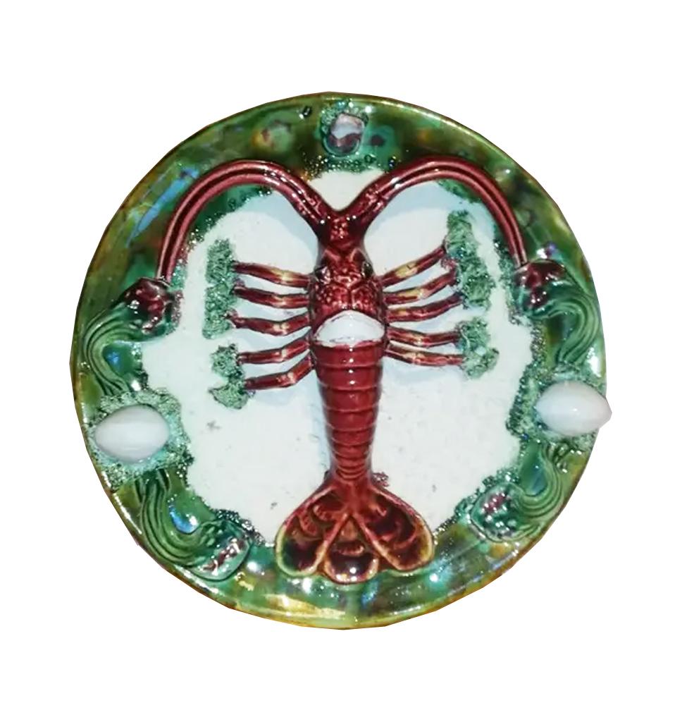 Majolica  Palissy Lobster and crab platters, circa 1940

Pair of Majolica wall plates with two crustraceans, a crab and a lobster
They are in perfect condition, only that the crab is missing a piece of leg.