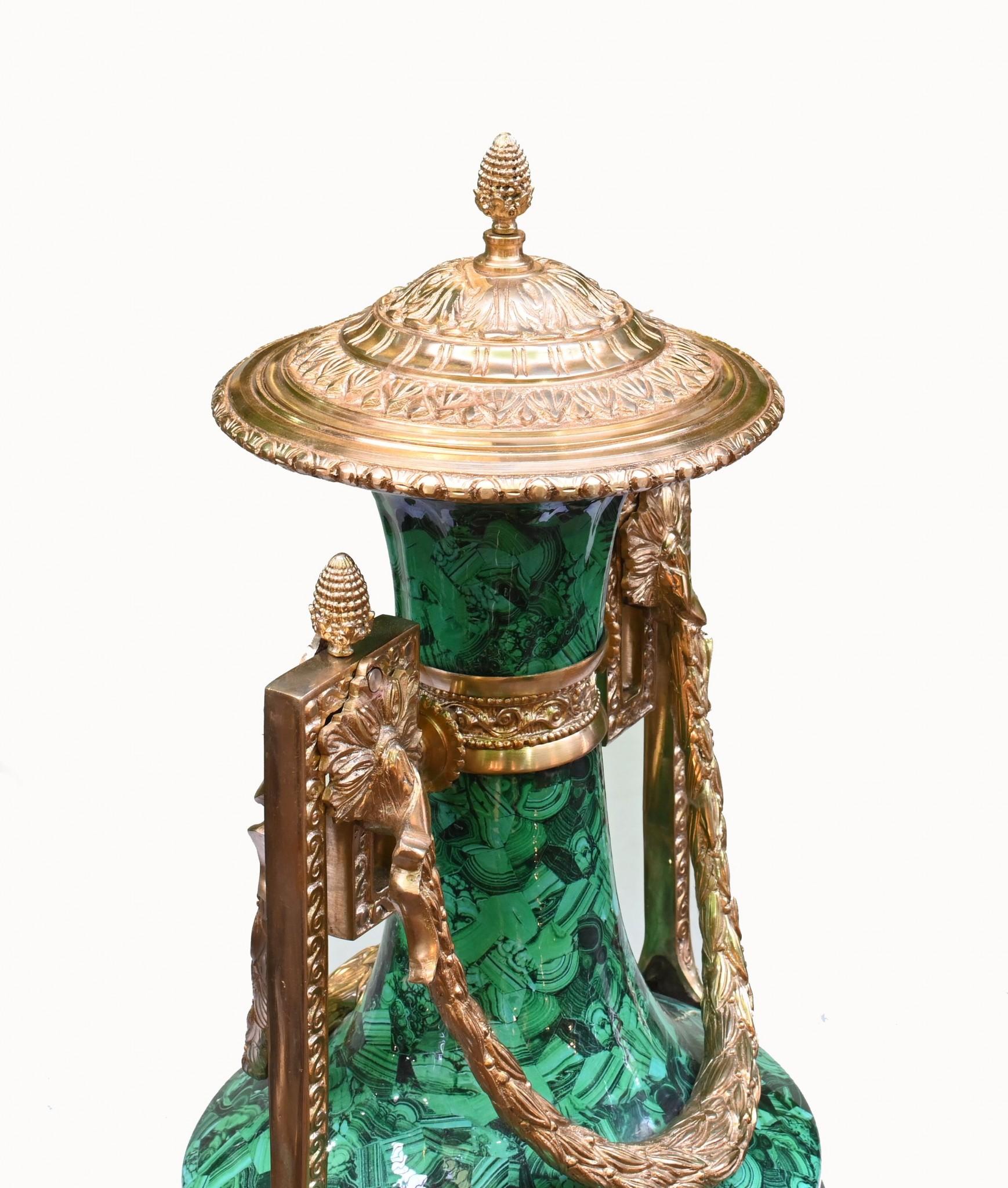 Paar Malachit Amphora Vasen Große Urnen Französisch Porzellan Vergoldet im Angebot 5