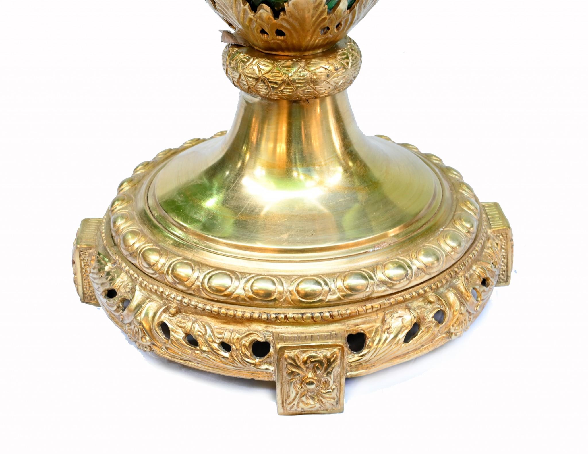Paar Malachit Amphora Vasen Große Urnen Französisch Porzellan Vergoldet (Bronze) im Angebot