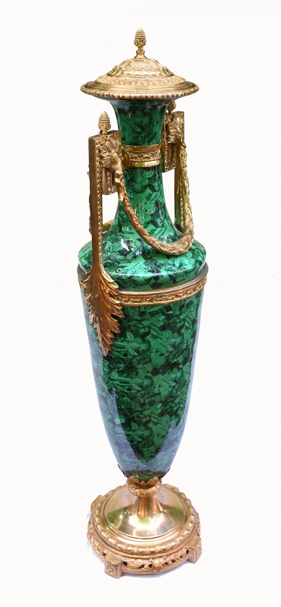 Paar Malachit Amphora Vasen Große Urnen Französisch Porzellan Vergoldet im Angebot 3