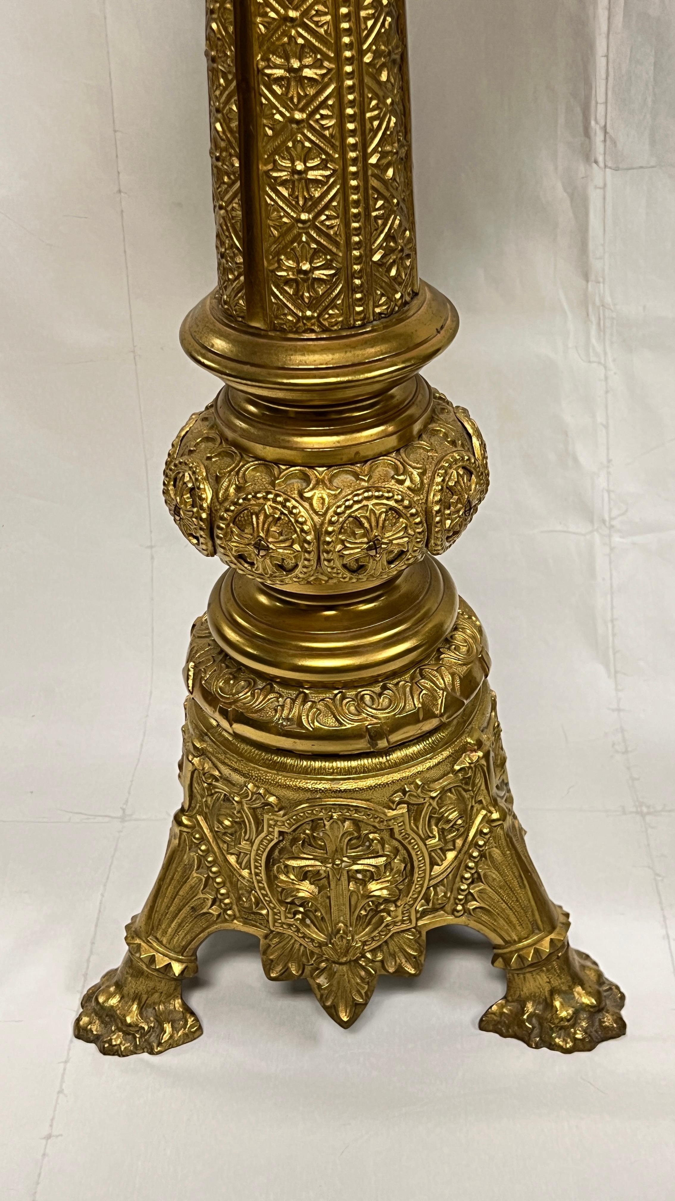 Pareja de pedestales de malaquita y bronce dorado  o Soportes para plantas en venta 2