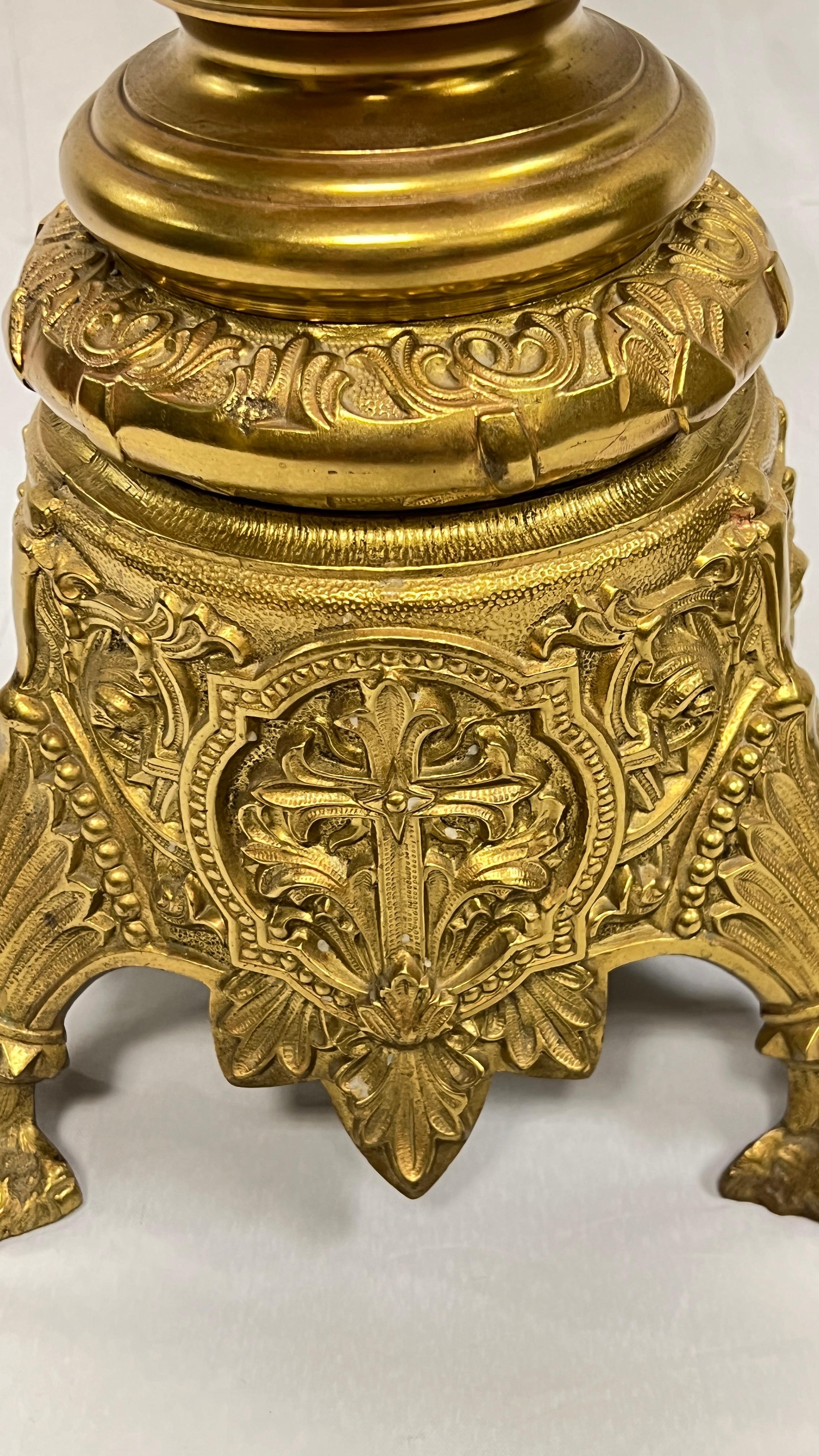 Pareja de pedestales de malaquita y bronce dorado  o Soportes para plantas en venta 3