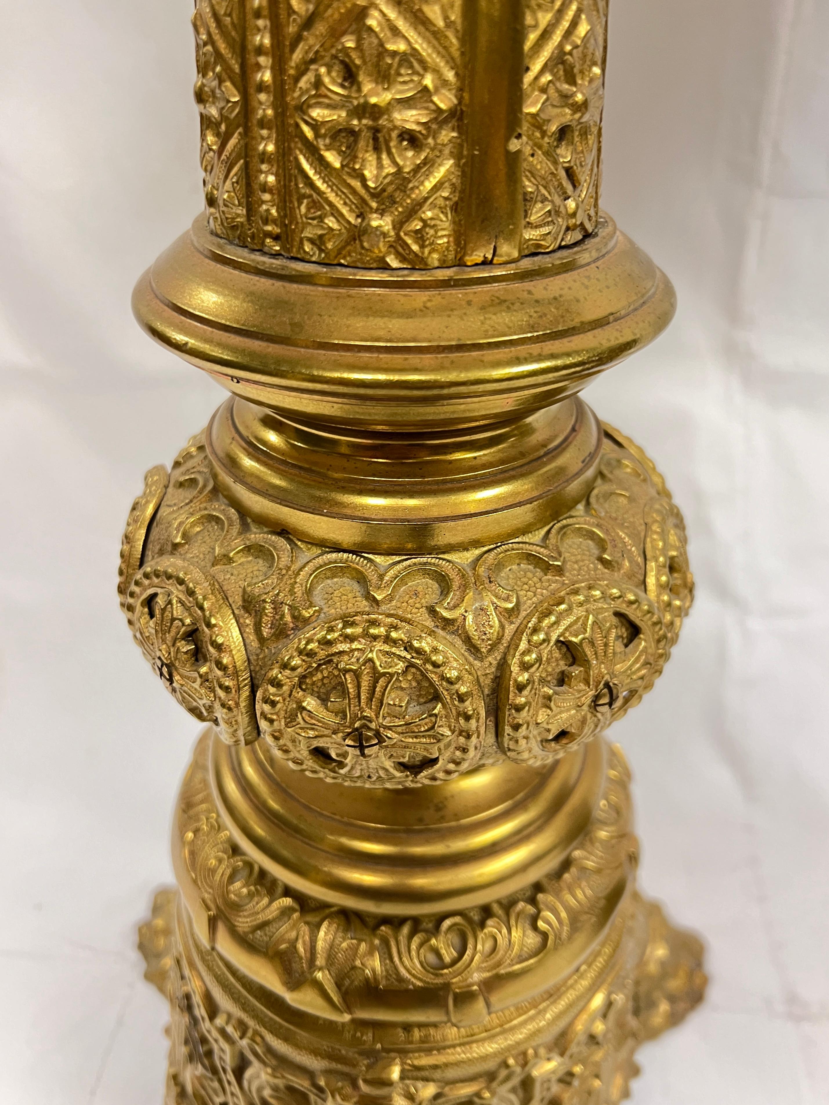 Pareja de pedestales de malaquita y bronce dorado  o Soportes para plantas en Bueno estado para la venta en New York, NY